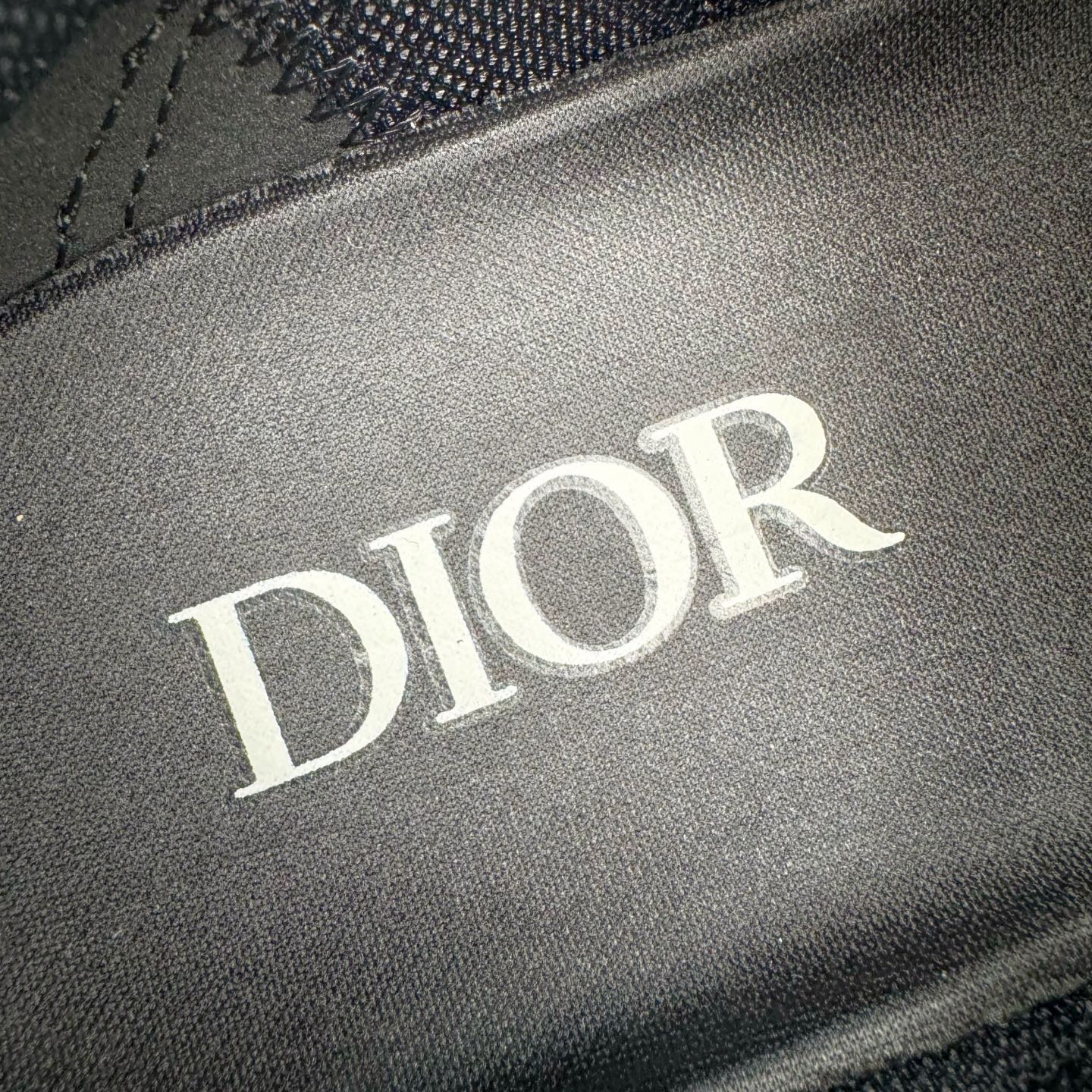 图片[13]-＃ZC总裁 Dior B30 迪奥网眼织物低帮运动休闲鞋 原版开模 海淘专供品质同渠道货源 全套专柜原装配件 该款系列采用黑网色眼织物白和色科技料面精心制 作饰以反光“CD30”图形标志 外格轻盈的刻雕效果橡胶鞋搭底配标志性点的缀提升格调 内弹部力细节塑造想理的舒适穿着体验可与各休式闲造型配搭 彰显尚时现代的运风动范 正常尺码：39 40 41 42 43 44 45-选品中心