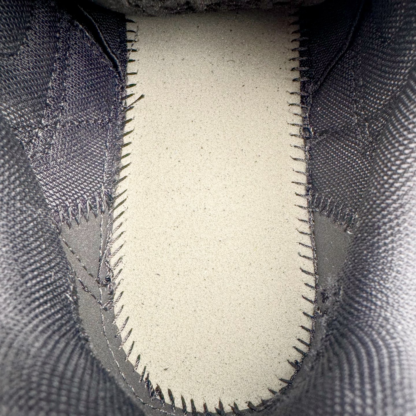 图片[11]-＃ZC总裁 Dior B30 迪奥网眼织物低帮运动休闲鞋 原版开模 海淘专供品质同渠道货源 全套专柜原装配件 该款系列采用黑网色眼织物白和色科技料面精心制 作饰以反光“CD30”图形标志 外格轻盈的刻雕效果橡胶鞋搭底配标志性点的缀提升格调 内弹部力细节塑造想理的舒适穿着体验可与各休式闲造型配搭 彰显尚时现代的运风动范 正常尺码：39 40 41 42 43 44 45-选品中心