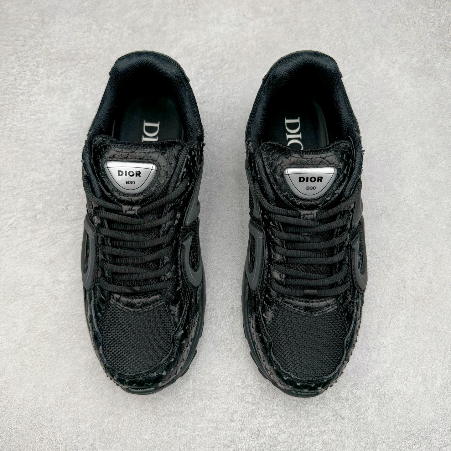 图片[2]-＃ZC总裁 Dior B30 迪奥网眼织物低帮运动休闲鞋 原版开模 海淘专供品质同渠道货源 全套专柜原装配件 该款系列采用黑网色眼织物白和色科技料面精心制 作饰以反光“CD30”图形标志 外格轻盈的刻雕效果橡胶鞋搭底配标志性点的缀提升格调 内弹部力细节塑造想理的舒适穿着体验可与各休式闲造型配搭 彰显尚时现代的运风动范 正常尺码：39 40 41 42 43 44 45-选品中心