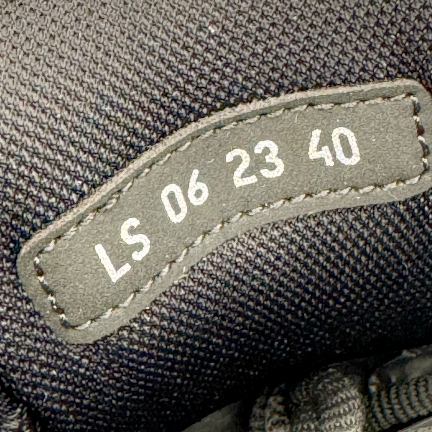 图片[12]-＃ZC总裁 Dior B30 迪奥网眼织物低帮运动休闲鞋 原版开模 海淘专供品质同渠道货源 全套专柜原装配件 该款系列采用黑网色眼织物白和色科技料面精心制 作饰以反光“CD30”图形标志 外格轻盈的刻雕效果橡胶鞋搭底配标志性点的缀提升格调 内弹部力细节塑造想理的舒适穿着体验可与各休式闲造型配搭 彰显尚时现代的运风动范 正常尺码：39 40 41 42 43 44 45-选品中心