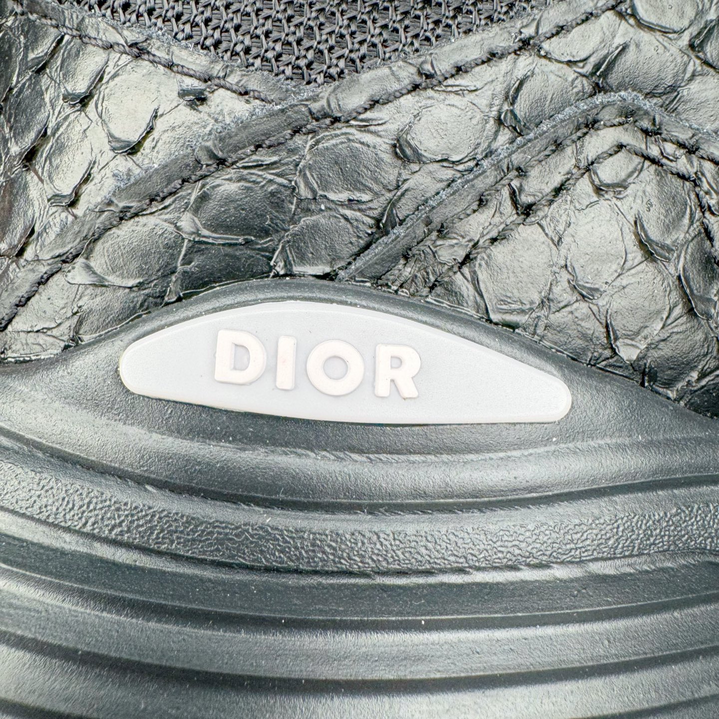 图片[16]-＃ZC总裁 Dior B30 迪奥网眼织物低帮运动休闲鞋 原版开模 海淘专供品质同渠道货源 全套专柜原装配件 该款系列采用黑网色眼织物白和色科技料面精心制 作饰以反光“CD30”图形标志 外格轻盈的刻雕效果橡胶鞋搭底配标志性点的缀提升格调 内弹部力细节塑造想理的舒适穿着体验可与各休式闲造型配搭 彰显尚时现代的运风动范 正常尺码：39 40 41 42 43 44 45-选品中心