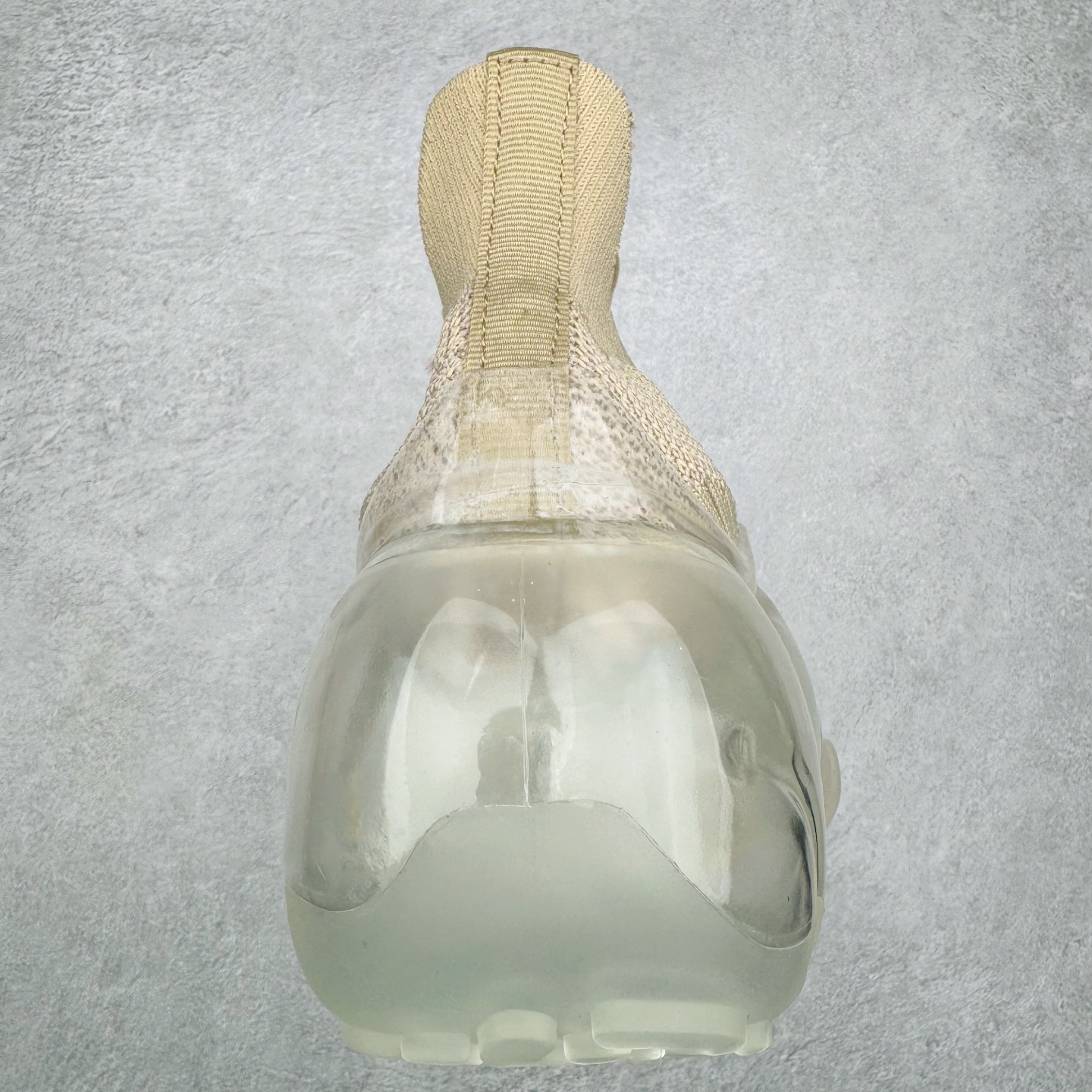 图片[8]-Grounds 圆头厚底低帮生活气垫休闲鞋 该鞋款的外观设计走在时尚前沿 简约休闲的风格适合日常穿搭 其独特的风格款式构成了品牌身份重要的一部分 Grounds 是迅速走红的日本小众品牌波比鞋比较像是来自未来世界 以科技感的氛围让人留下印象 尤其是那厚厚的气垫鞋底 一颗一颗圆圆的半透明外型相当讨喜 搭配不同的鞋身设计 不只波鞋、更有鞋靴 而且不只是外观 这种特殊的气垫也因为走起路来舒服又好看 尺码：35 36 37 38 39 40-选品中心