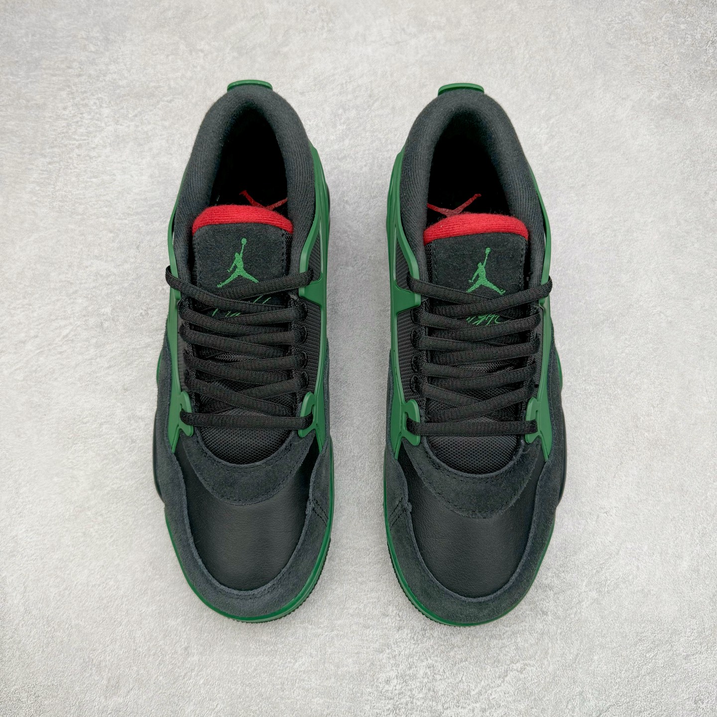 图片[2]-＃KZ纯原 Air Jordan AJ4 RM 重制版低帮复古篮球鞋 黑绿 FQ7939-003 亲自操刀耗时半年巨作 全套原纸板楦头开发 确保原汁原味 完美呈现版型 一比一鞋头弧度高度鞋身弧度 原厂TPU 正确内里网布 菱角分明不变形无多余毛边 柔软性质感一致于原鞋 原厂织唛标 原厂飞人电绣工艺 尾指中部跳三针 独家绑鞋带手法 印刷中底布 四线拉帮 米色美纹纸贴合固定 进口港宝加持 后跟自然饱满 全鞋荧光划线卡点 追求极致完美 每一双都是工艺品 多重QC质检 超越公司货的品控标准 实实在在的免检产品 采用了低帮的设计 并保留了众多AJ4的经典元素 鞋身以皮革、麂皮材质拼接打造 AJ4经典的TPU材质延伸至后跟 增强鞋款稳定性 而鞋身侧面的网格设计则被取消 尾部的NIKE AIR标志也得到保留 并同时带有飞人logo 中底部分同样搭载了可视AIR气垫 鞋底采用米白色中底和外底呈现 为整个设计收尾 尺码：36 36.5 37.5 38 38.5 39 40 40.5 41 42 42.5 43 44 44.5 45 46 47.5-选品中心