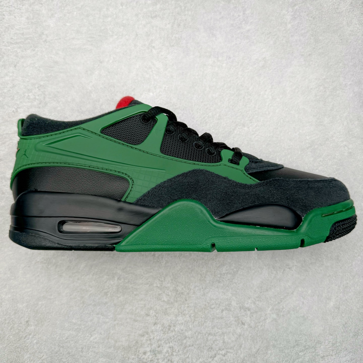 ＃KZ纯原 Air Jordan AJ4 RM 重制版低帮复古篮球鞋 黑绿 FQ7939-003 亲自操刀耗时半年巨作 全套原纸板楦头开发 确保原汁原味 完美呈现版型 一比一鞋头弧度高度鞋身弧度 原厂TPU 正确内里网布 菱角分明不变形无多余毛边 柔软性质感一致于原鞋 原厂织唛标 原厂飞人电绣工艺 尾指中部跳三针 独家绑鞋带手法 印刷中底布 四线拉帮 米色美纹纸贴合固定 进口港宝加持 后跟自然饱满 全鞋荧光划线卡点 追求极致完美 每一双都是工艺品 多重QC质检 超越公司货的品控标准 实实在在的免检产品 采用了低帮的设计 并保留了众多AJ4的经典元素 鞋身以皮革、麂皮材质拼接打造 AJ4经典的TPU材质延伸至后跟 增强鞋款稳定性 而鞋身侧面的网格设计则被取消 尾部的NIKE AIR标志也得到保留 并同时带有飞人logo 中底部分同样搭载了可视AIR气垫 鞋底采用米白色中底和外底呈现 为整个设计收尾 尺码：36 36.5 37.5 38 38.5 39 40 40.5 41 42 42.5 43 44 44.5 45 46 47.5-选品中心