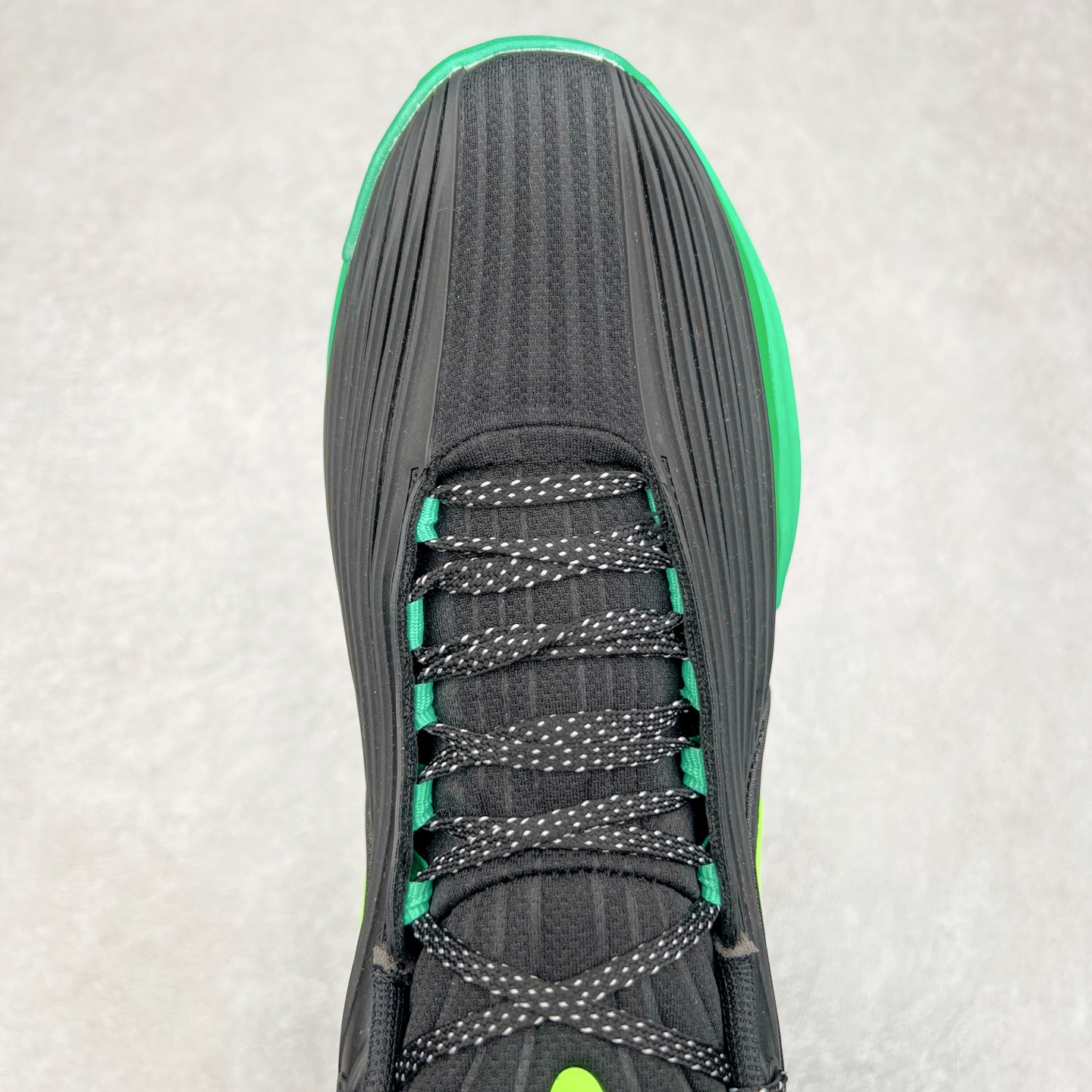 图片[4]-NK G.T. Cut 3.0 EP GT3代实战篮球鞋 DJ6015-030 该鞋款采用出众回弹设计 为切入、转向和移步篮筐提供出色的能量回馈 回弹性能带来弹力充沛的迈步体验 助你爆发疾速 全掌型 ZoomX 泡绵 缔造弹力出众的轻盈迈步体验 助你在比赛升温时能够急速快攻 驰骋全场 鞋面绳线与鞋带相结合 有助稳固前足 后跟搭配加垫鞋口 为脚踝营造舒适稳固感受 全掌型 ZoomX 泡绵 能够带来出众的能量回馈 前足外侧采用精巧塑料覆面 在瞬间爆发时提供稳固脚感 尺码：40 40.5 41 42 42.5 43 44 44.5 45 46-选品中心