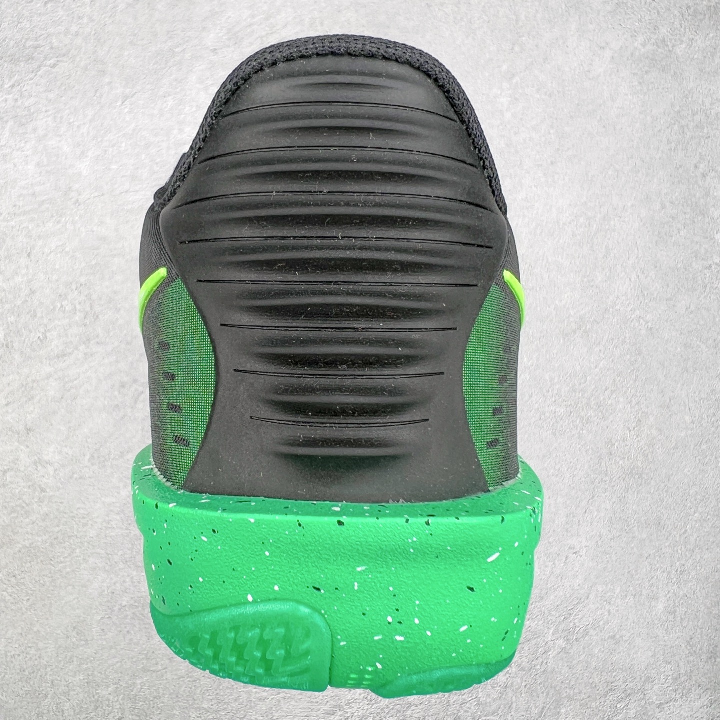 图片[8]-NK G.T. Cut 3.0 EP GT3代实战篮球鞋 DJ6015-030 该鞋款采用出众回弹设计 为切入、转向和移步篮筐提供出色的能量回馈 回弹性能带来弹力充沛的迈步体验 助你爆发疾速 全掌型 ZoomX 泡绵 缔造弹力出众的轻盈迈步体验 助你在比赛升温时能够急速快攻 驰骋全场 鞋面绳线与鞋带相结合 有助稳固前足 后跟搭配加垫鞋口 为脚踝营造舒适稳固感受 全掌型 ZoomX 泡绵 能够带来出众的能量回馈 前足外侧采用精巧塑料覆面 在瞬间爆发时提供稳固脚感 尺码：40 40.5 41 42 42.5 43 44 44.5 45 46-选品中心