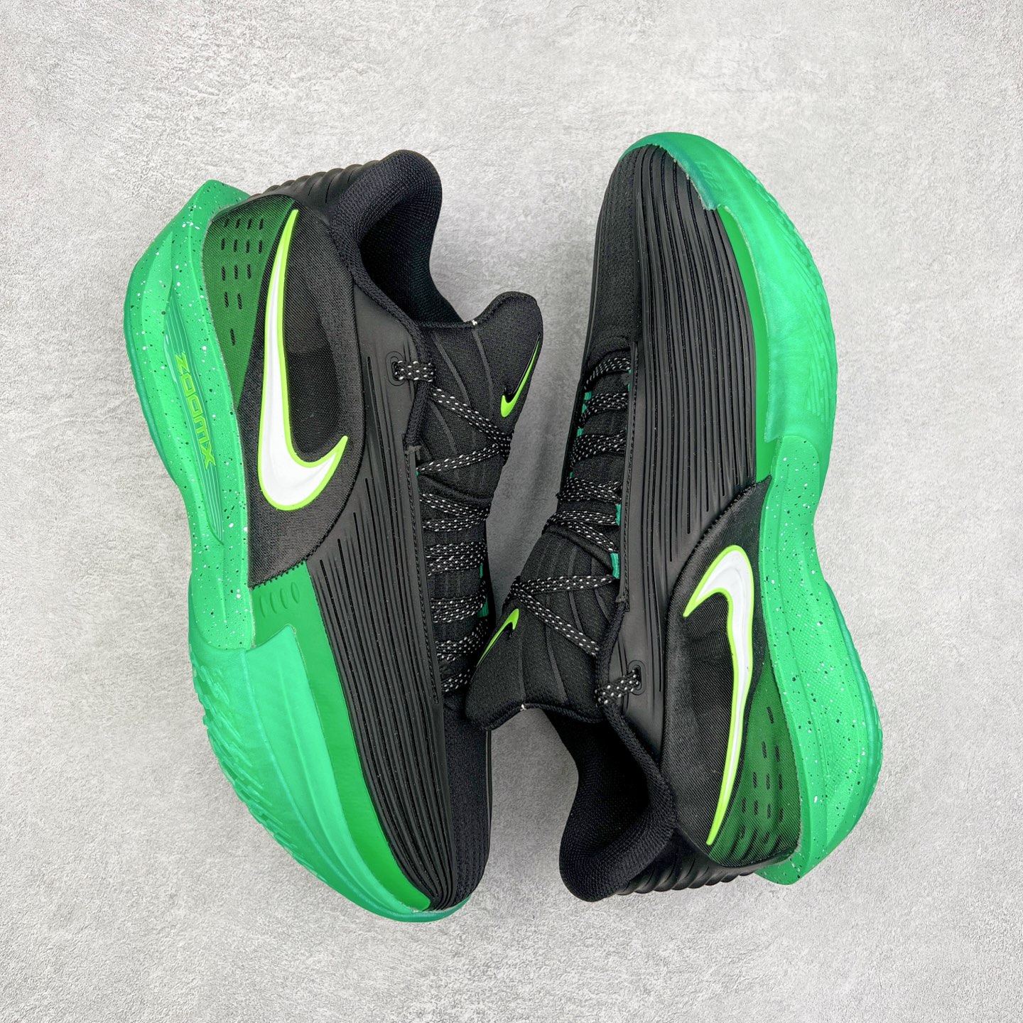 图片[3]-NK G.T. Cut 3.0 EP GT3代实战篮球鞋 DJ6015-030 该鞋款采用出众回弹设计 为切入、转向和移步篮筐提供出色的能量回馈 回弹性能带来弹力充沛的迈步体验 助你爆发疾速 全掌型 ZoomX 泡绵 缔造弹力出众的轻盈迈步体验 助你在比赛升温时能够急速快攻 驰骋全场 鞋面绳线与鞋带相结合 有助稳固前足 后跟搭配加垫鞋口 为脚踝营造舒适稳固感受 全掌型 ZoomX 泡绵 能够带来出众的能量回馈 前足外侧采用精巧塑料覆面 在瞬间爆发时提供稳固脚感 尺码：40 40.5 41 42 42.5 43 44 44.5 45 46-选品中心