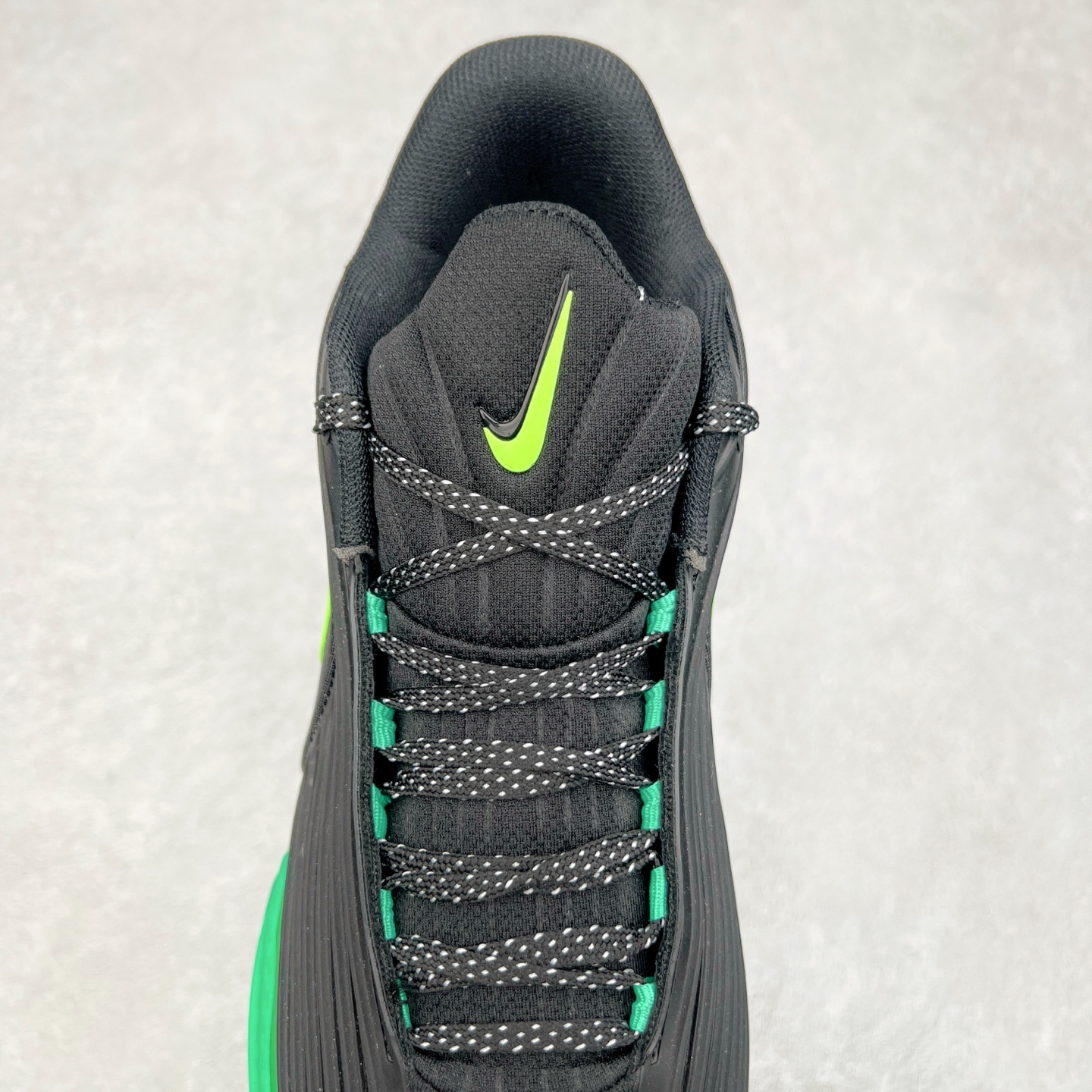 图片[5]-NK G.T. Cut 3.0 EP GT3代实战篮球鞋 DJ6015-030 该鞋款采用出众回弹设计 为切入、转向和移步篮筐提供出色的能量回馈 回弹性能带来弹力充沛的迈步体验 助你爆发疾速 全掌型 ZoomX 泡绵 缔造弹力出众的轻盈迈步体验 助你在比赛升温时能够急速快攻 驰骋全场 鞋面绳线与鞋带相结合 有助稳固前足 后跟搭配加垫鞋口 为脚踝营造舒适稳固感受 全掌型 ZoomX 泡绵 能够带来出众的能量回馈 前足外侧采用精巧塑料覆面 在瞬间爆发时提供稳固脚感 尺码：40 40.5 41 42 42.5 43 44 44.5 45 46-选品中心