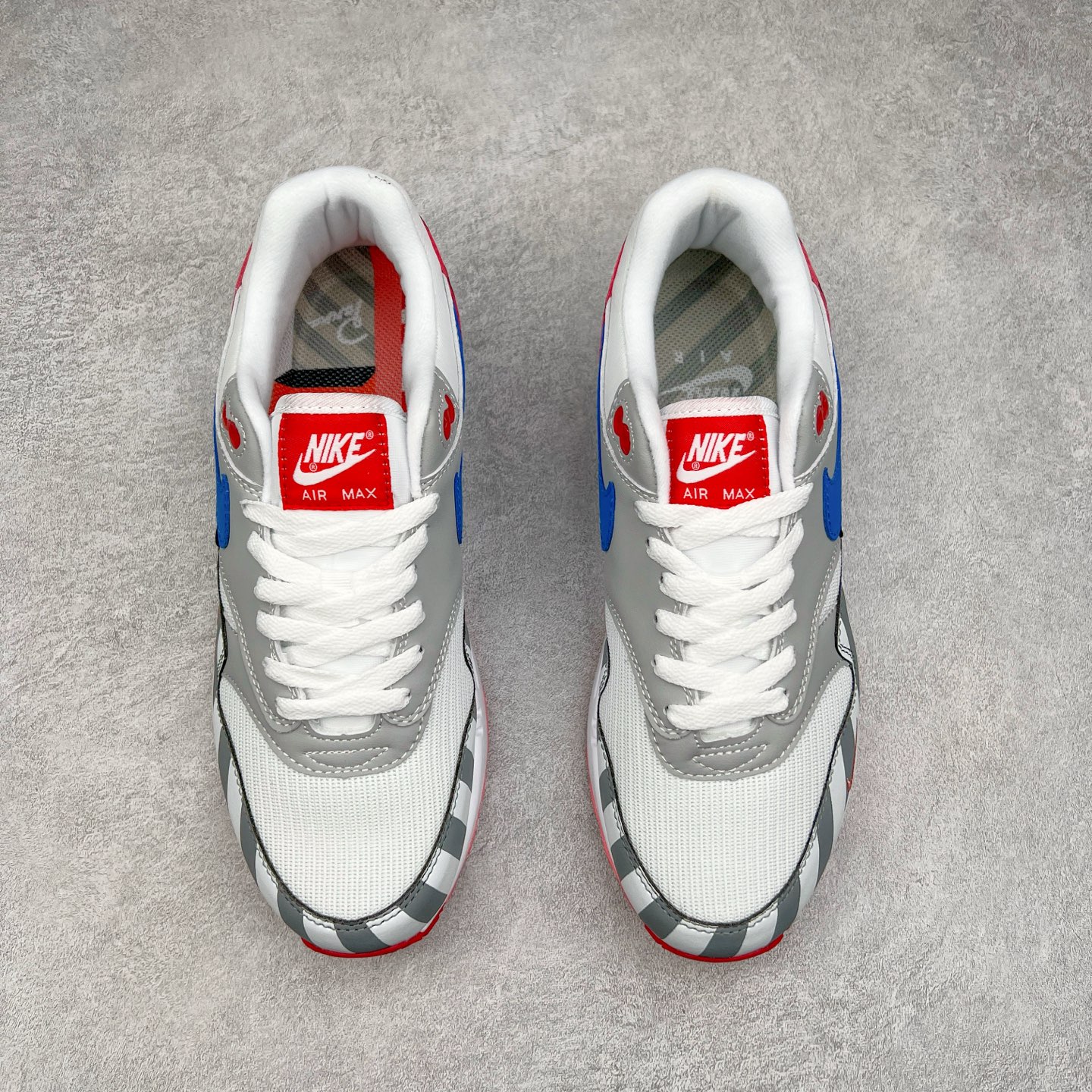 图片[2]-NK Air Max 1 初代复古气垫慢跑鞋 AT3057-100 由Tinker Hatfeld和Mark Parker在1987年设计 灵感来自于巴黎蓬皮杜中心 在参观了蓬皮杜中心之后提出了Air Max的标志性开窗可视气垫的理念 并将其实际开发成功 是NK史上第一双可视气垫跑鞋 凭借着Air Max气垫带来的舒适脚感和鞋面面料上的不断精进才使得Air Max 1在现如今都是复古慢跑鞋的首选 深厚的历史渊源 独特的流线形设计 极为复古的外观使得它深受鞋迷的喜爱 尺码：36 36.5 37.5 38 38.5 39 40 40.5 41 42 42.5 43 44 44.5 45-选品中心