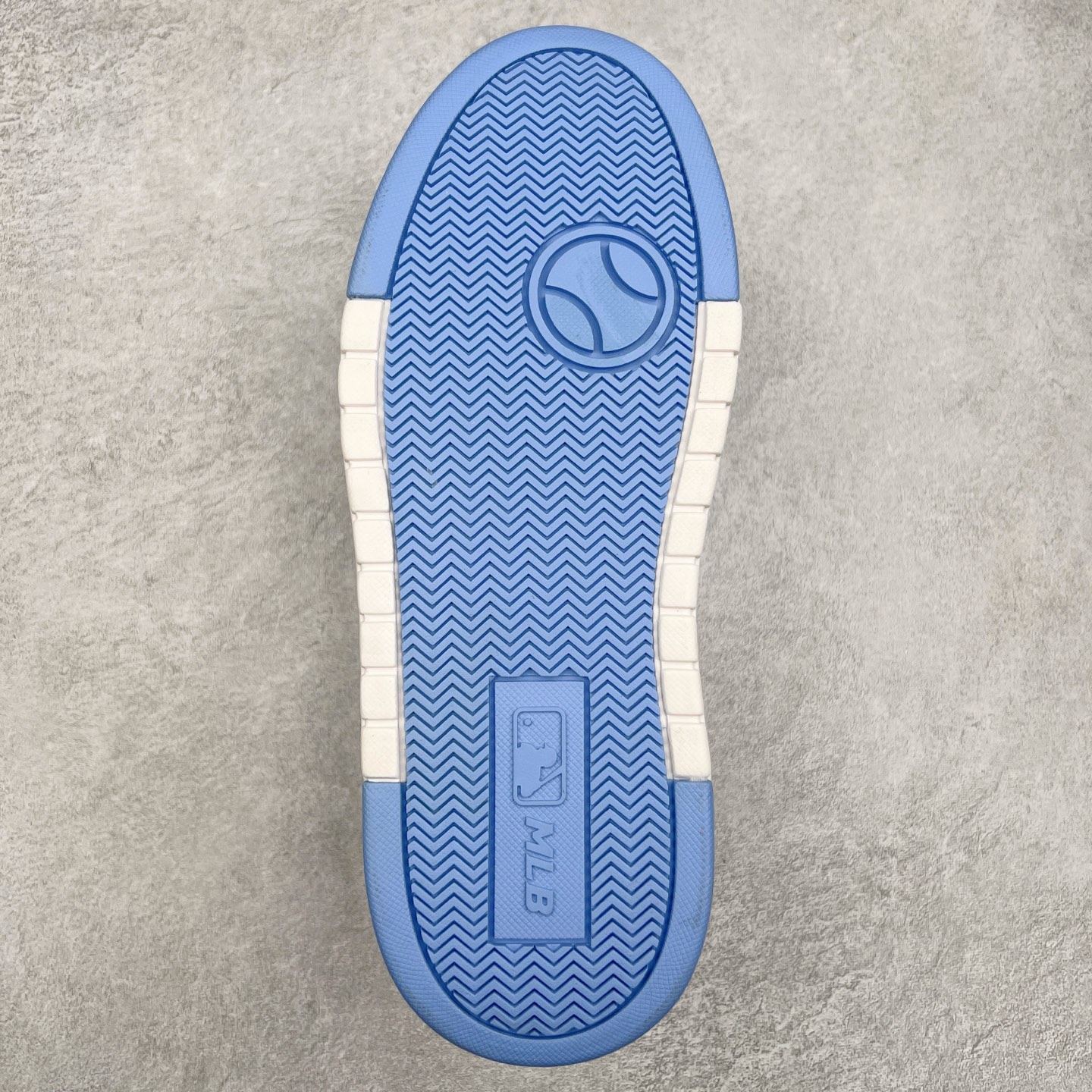 图片[9]-MLB Chunky Liner Basic 复古印花学长鞋系列低帮轻量增高厚底百搭休闲运动慢跑鞋板鞋 Korea韩国联名NY美国榄球纽约洋基队限定 韩国代购专供 全套原楦原纸板原厂数据开发 正确中底拉帮中底网布细节 平台代购专供 左脚内置芯片 韩国代购吊牌标贴 独家一比一RB+MD组合大底 高频后跟小人Logo精准对位立体饱满 正确网布加超迁鞋面 转印中底走线紧密 转印Logo工艺表层防刮不掉色 尺码：35 36 36.5 37.5 38 38.5 39 40 40.5 41 42 42.5 43 44 45-选品中心