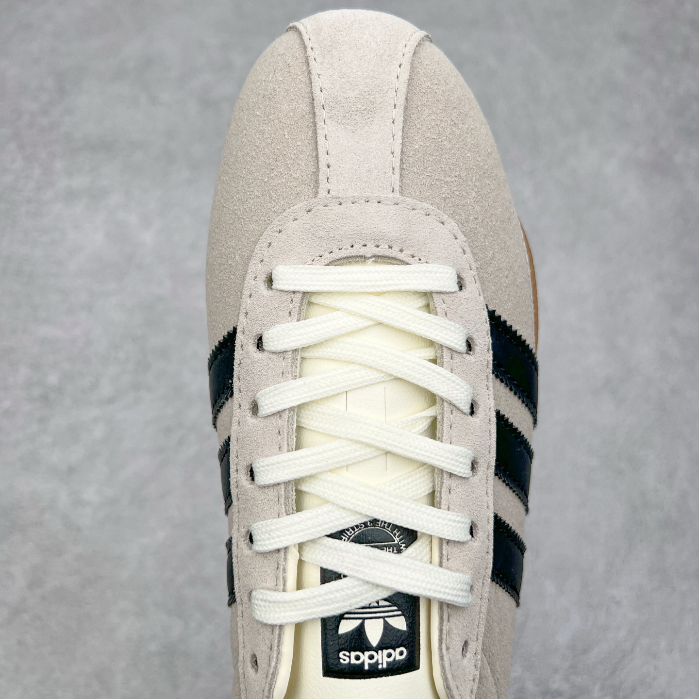 图片[4]-AD Originals Tokyo 东京限定系列复古百搭薄底德训风低帮休闲运动T头鞋 JI0182 ORIGINALS 挖掘复古运动基因，文 将经典与现代完美融合，推出薄底鞋系列，引起潮流趋势。此次COSTS带来的是ADIDAS ORIGINALS TOKYO系列黑白两款百搭配色，鞋款鞋面舒适贴合脚面， 同时采用柔软材质，穿着轻便舒适；中底缓震性能，鞋底有一定弹性，日常穿搭舒适且防滑。尺码：35⅔ 36 36⅔ 37⅓ 38 38⅔ 39⅓ 40 40⅔ 41⅓ 42 42⅔ 43⅓ 44 45-选品中心