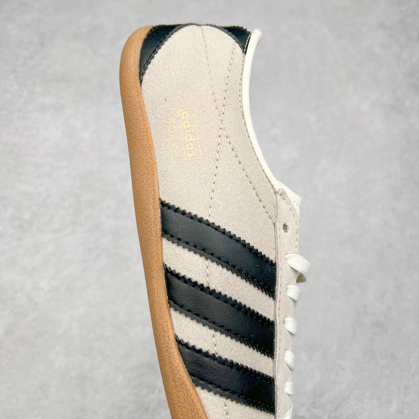 图片[6]-AD Originals Tokyo 东京限定系列复古百搭薄底德训风低帮休闲运动T头鞋 JI0182 ORIGINALS 挖掘复古运动基因，文 将经典与现代完美融合，推出薄底鞋系列，引起潮流趋势。此次COSTS带来的是ADIDAS ORIGINALS TOKYO系列黑白两款百搭配色，鞋款鞋面舒适贴合脚面， 同时采用柔软材质，穿着轻便舒适；中底缓震性能，鞋底有一定弹性，日常穿搭舒适且防滑。尺码：35⅔ 36 36⅔ 37⅓ 38 38⅔ 39⅓ 40 40⅔ 41⅓ 42 42⅔ 43⅓ 44 45-选品中心