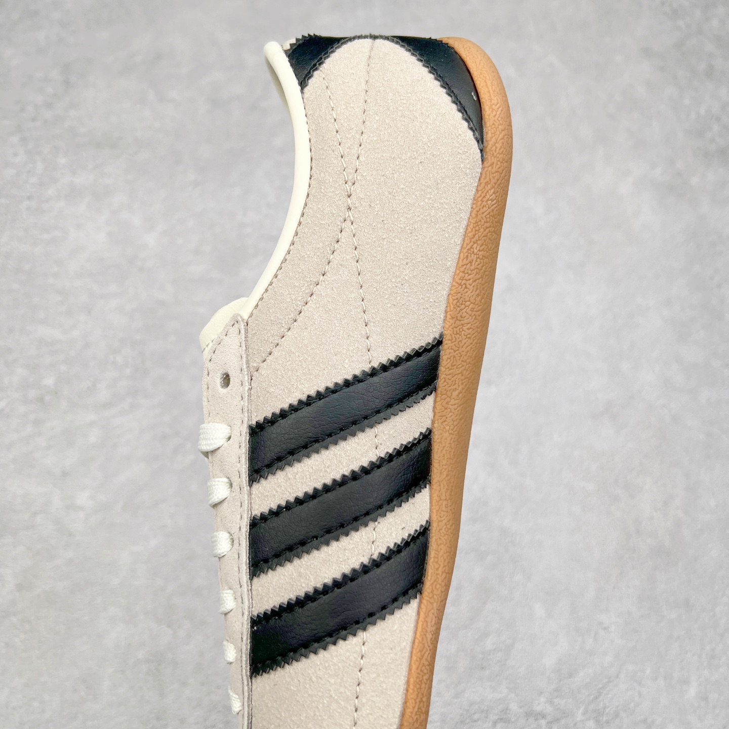 图片[7]-AD Originals Tokyo 东京限定系列复古百搭薄底德训风低帮休闲运动T头鞋 JI0182 ORIGINALS 挖掘复古运动基因，文 将经典与现代完美融合，推出薄底鞋系列，引起潮流趋势。此次COSTS带来的是ADIDAS ORIGINALS TOKYO系列黑白两款百搭配色，鞋款鞋面舒适贴合脚面， 同时采用柔软材质，穿着轻便舒适；中底缓震性能，鞋底有一定弹性，日常穿搭舒适且防滑。尺码：35⅔ 36 36⅔ 37⅓ 38 38⅔ 39⅓ 40 40⅔ 41⅓ 42 42⅔ 43⅓ 44 45-选品中心