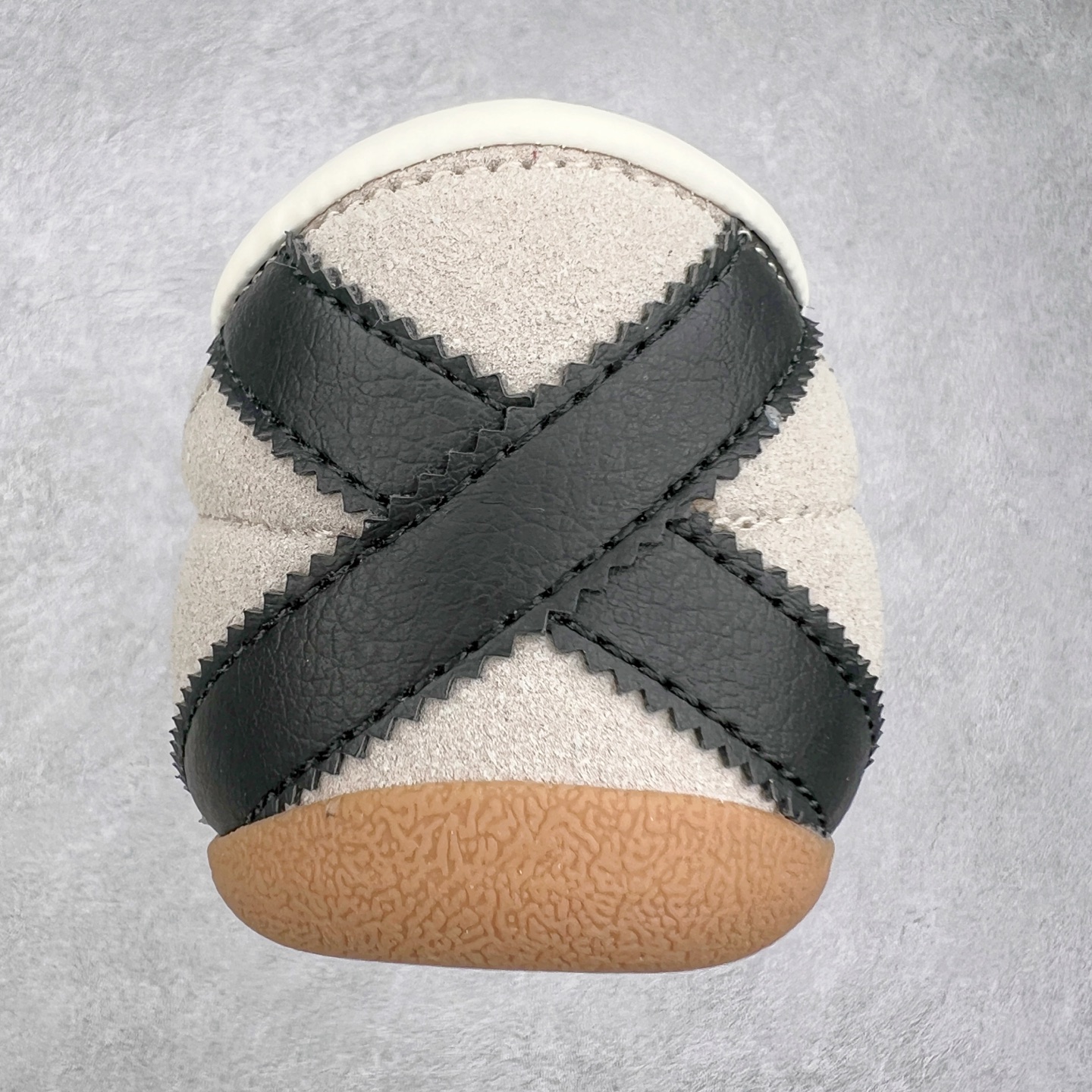 图片[8]-AD Originals Tokyo 东京限定系列复古百搭薄底德训风低帮休闲运动T头鞋 JI0182 ORIGINALS 挖掘复古运动基因，文 将经典与现代完美融合，推出薄底鞋系列，引起潮流趋势。此次COSTS带来的是ADIDAS ORIGINALS TOKYO系列黑白两款百搭配色，鞋款鞋面舒适贴合脚面， 同时采用柔软材质，穿着轻便舒适；中底缓震性能，鞋底有一定弹性，日常穿搭舒适且防滑。尺码：35⅔ 36 36⅔ 37⅓ 38 38⅔ 39⅓ 40 40⅔ 41⅓ 42 42⅔ 43⅓ 44 45-选品中心