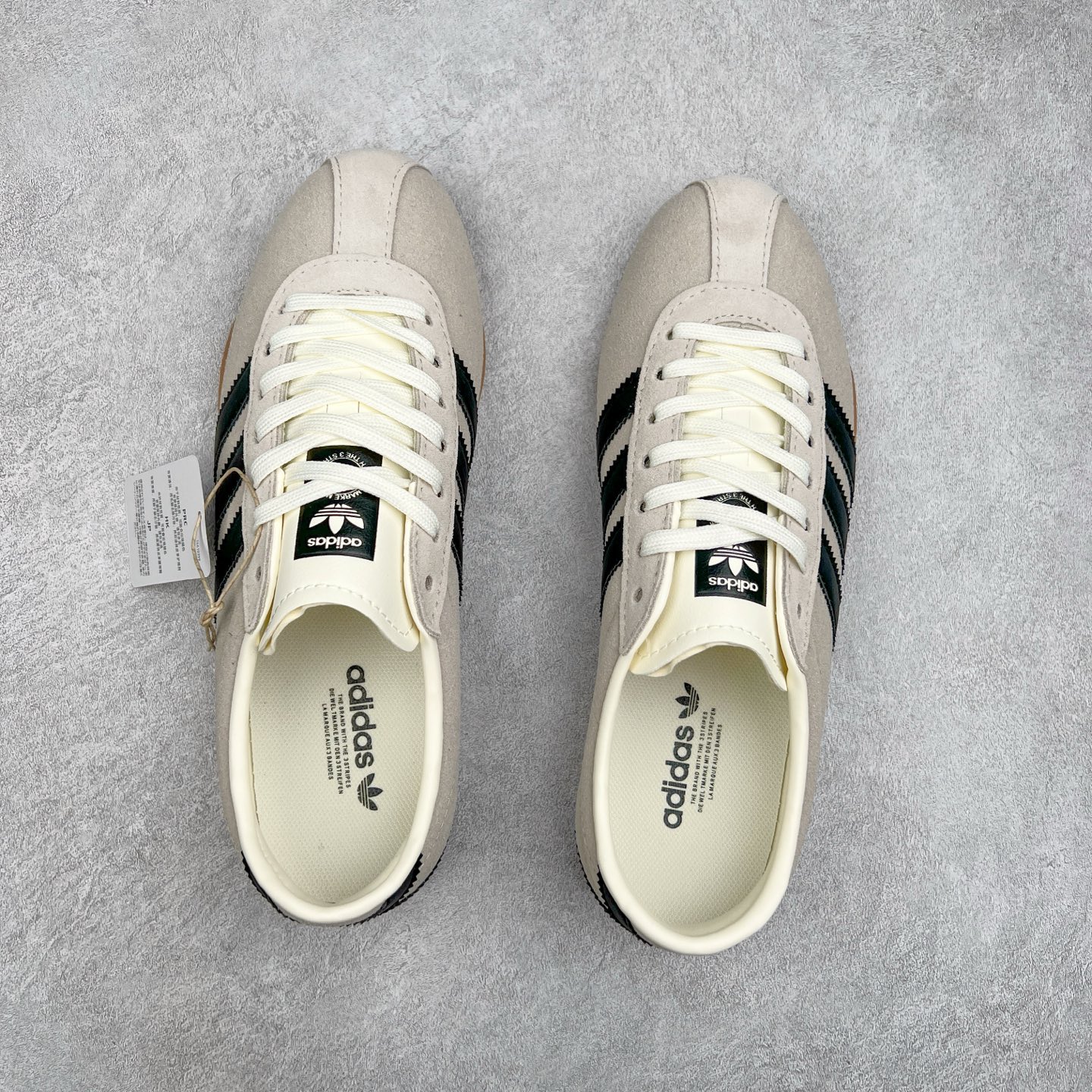 图片[3]-AD Originals Tokyo 东京限定系列复古百搭薄底德训风低帮休闲运动T头鞋 JI0182 ORIGINALS 挖掘复古运动基因，文 将经典与现代完美融合，推出薄底鞋系列，引起潮流趋势。此次COSTS带来的是ADIDAS ORIGINALS TOKYO系列黑白两款百搭配色，鞋款鞋面舒适贴合脚面， 同时采用柔软材质，穿着轻便舒适；中底缓震性能，鞋底有一定弹性，日常穿搭舒适且防滑。尺码：35⅔ 36 36⅔ 37⅓ 38 38⅔ 39⅓ 40 40⅔ 41⅓ 42 42⅔ 43⅓ 44 45-选品中心