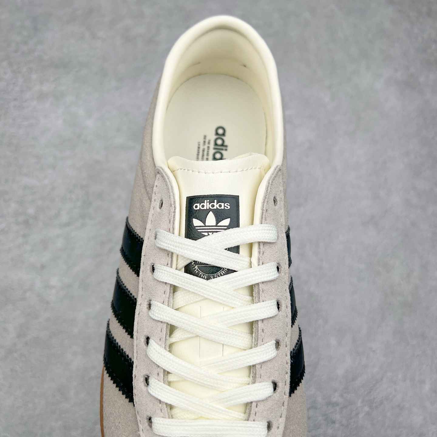 图片[5]-AD Originals Tokyo 东京限定系列复古百搭薄底德训风低帮休闲运动T头鞋 JI0182 ORIGINALS 挖掘复古运动基因，文 将经典与现代完美融合，推出薄底鞋系列，引起潮流趋势。此次COSTS带来的是ADIDAS ORIGINALS TOKYO系列黑白两款百搭配色，鞋款鞋面舒适贴合脚面， 同时采用柔软材质，穿着轻便舒适；中底缓震性能，鞋底有一定弹性，日常穿搭舒适且防滑。尺码：35⅔ 36 36⅔ 37⅓ 38 38⅔ 39⅓ 40 40⅔ 41⅓ 42 42⅔ 43⅓ 44 45-选品中心