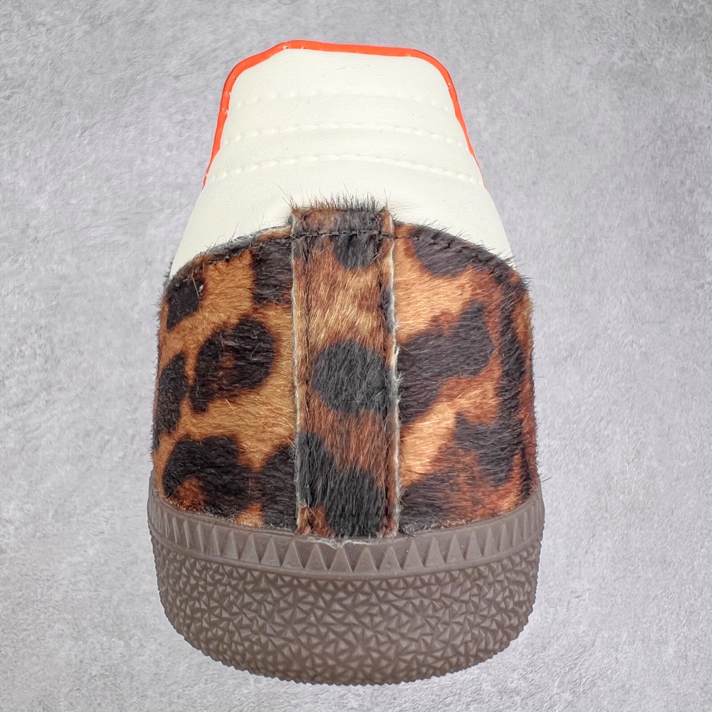 图片[8]-AD Original Samba OG 复古经典轻便板鞋 JI2734 这款桑巴鞋展示了高质量的工艺 带有装饰的超锁缝制和无缝的手感 柔软、柔软的皮革造型和标志性的3条纹完成了精致的外观 正规合身鞋带 鞋面上有绒面鞋垫 橡胶鞋底 享受正畸套筒软感 自50年代首次亮相以来就一直在赢得粉丝的青睐 尺码：36 36.5 37.5 38 38.5 39 40 40.5 41 42 42.5 43 44 44.5 45-选品中心