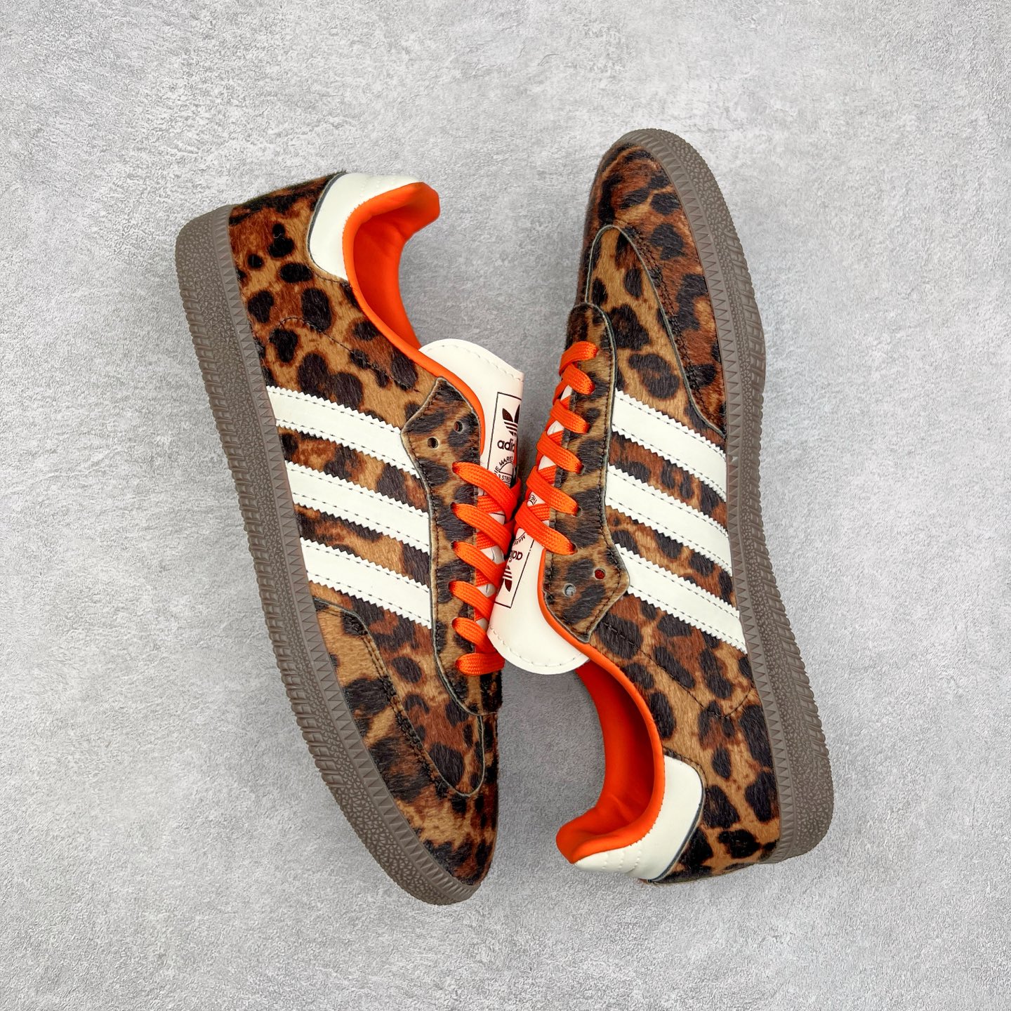 图片[3]-AD Original Samba OG 复古经典轻便板鞋 JI2734 这款桑巴鞋展示了高质量的工艺 带有装饰的超锁缝制和无缝的手感 柔软、柔软的皮革造型和标志性的3条纹完成了精致的外观 正规合身鞋带 鞋面上有绒面鞋垫 橡胶鞋底 享受正畸套筒软感 自50年代首次亮相以来就一直在赢得粉丝的青睐 尺码：36 36.5 37.5 38 38.5 39 40 40.5 41 42 42.5 43 44 44.5 45-选品中心