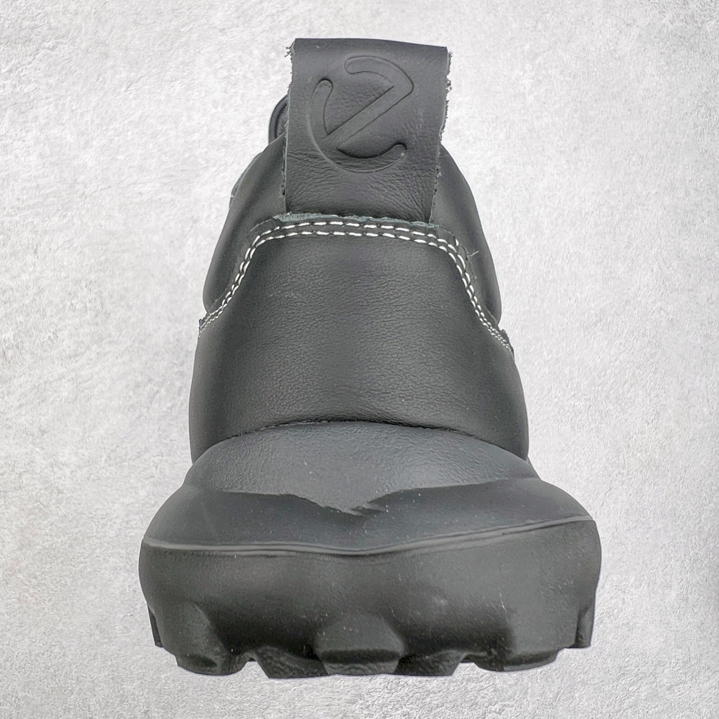 图片[8]-ECCO爱步男鞋真皮四季鞋 健步系列运动鞋休闲跑步鞋 脚感轻便舒适 面料ECCO家族工艺牛皮 鞋面开孔结构设计增强透气性 E-DTS混合大底科技 耐磨 防滑 轻便 兼顾透气性和包裹性 带来全方位透气脚感 PU+橡胶发泡组合轻盈鞋底具有良好的缓震性能 脚感极佳 轻盈无压力 尺码：38 39 40 41 42 43 44（皮鞋码）-选品中心