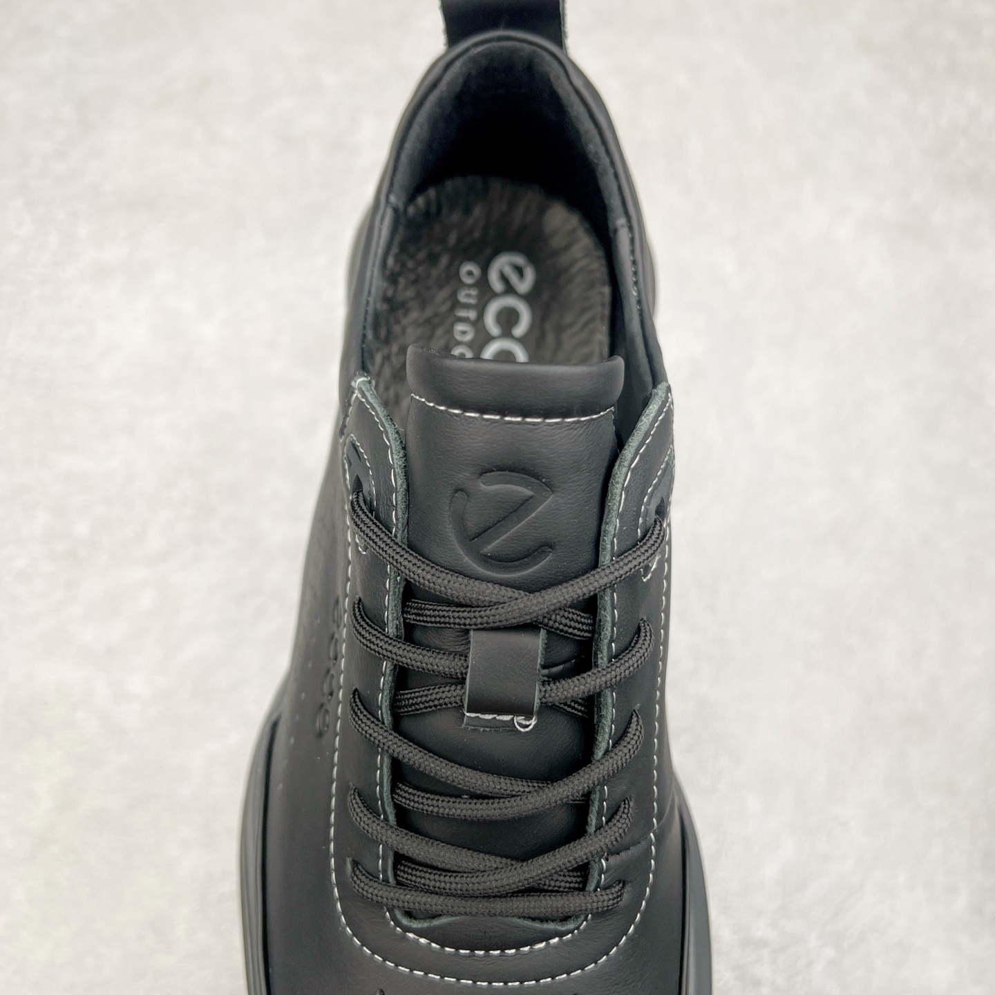 图片[5]-ECCO爱步男鞋真皮四季鞋 健步系列运动鞋休闲跑步鞋 脚感轻便舒适 面料ECCO家族工艺牛皮 鞋面开孔结构设计增强透气性 E-DTS混合大底科技 耐磨 防滑 轻便 兼顾透气性和包裹性 带来全方位透气脚感 PU+橡胶发泡组合轻盈鞋底具有良好的缓震性能 脚感极佳 轻盈无压力 尺码：38 39 40 41 42 43 44（皮鞋码）-选品中心