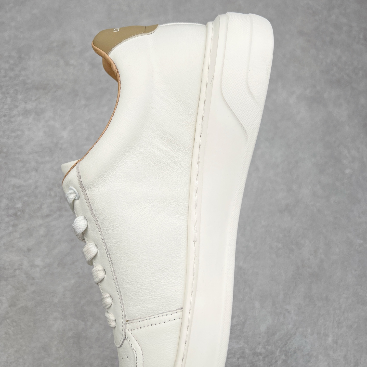 图片[7]-Louis vuitton Trainer Sneaker Low LV休闲运动文化百搭篮球板鞋 广东大厂品质 舒适轻泡大底和百搭性霸屏整个时尚娱乐圈，细节调整完美主义！鞋面采用进口头层小牛皮，独家开模轻泡大底， 侧边采用3D打印标志性Logo 尽显贵族时尚气息，台湾进口小牛皮挂皮内里，配带正品全套包装 尺码：38 39 40 41 42 43 44-选品中心