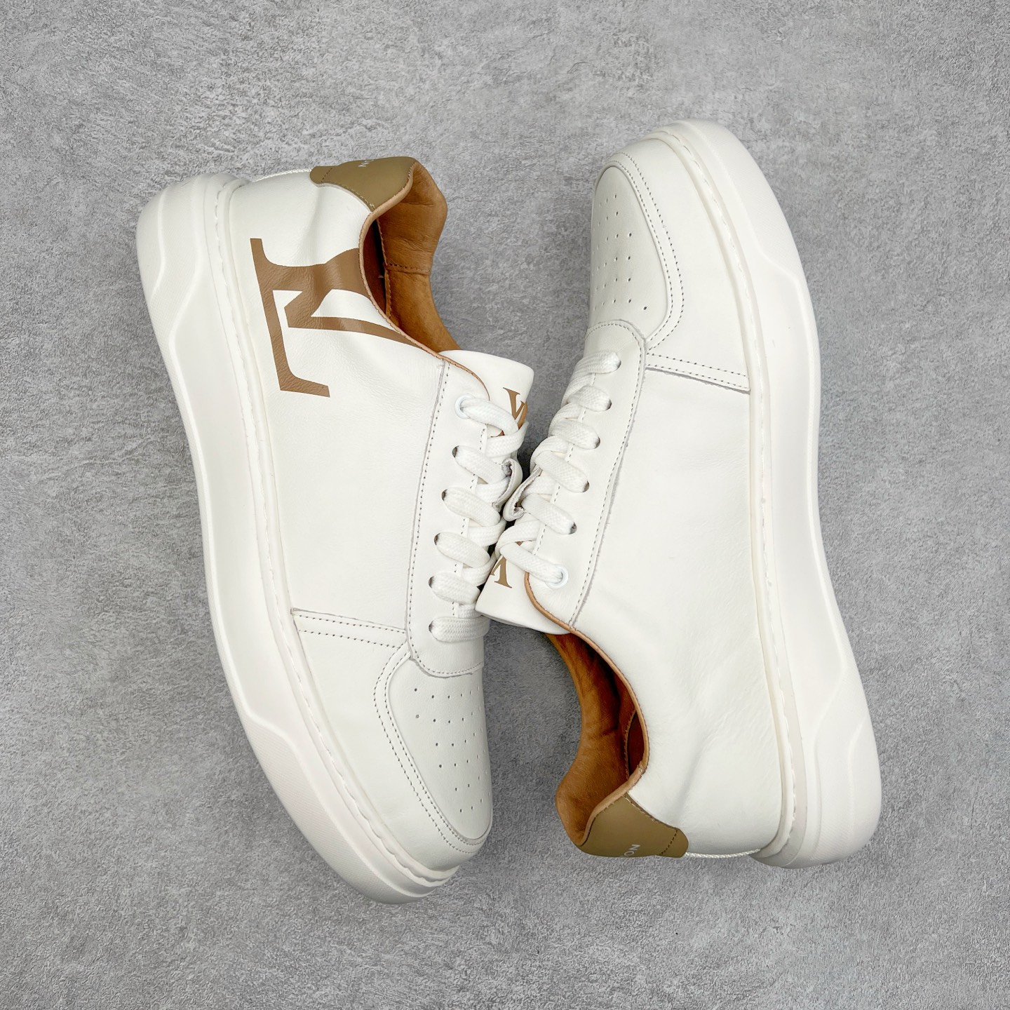 图片[3]-Louis vuitton Trainer Sneaker Low LV休闲运动文化百搭篮球板鞋 广东大厂品质 舒适轻泡大底和百搭性霸屏整个时尚娱乐圈，细节调整完美主义！鞋面采用进口头层小牛皮，独家开模轻泡大底， 侧边采用3D打印标志性Logo 尽显贵族时尚气息，台湾进口小牛皮挂皮内里，配带正品全套包装 尺码：38 39 40 41 42 43 44-选品中心