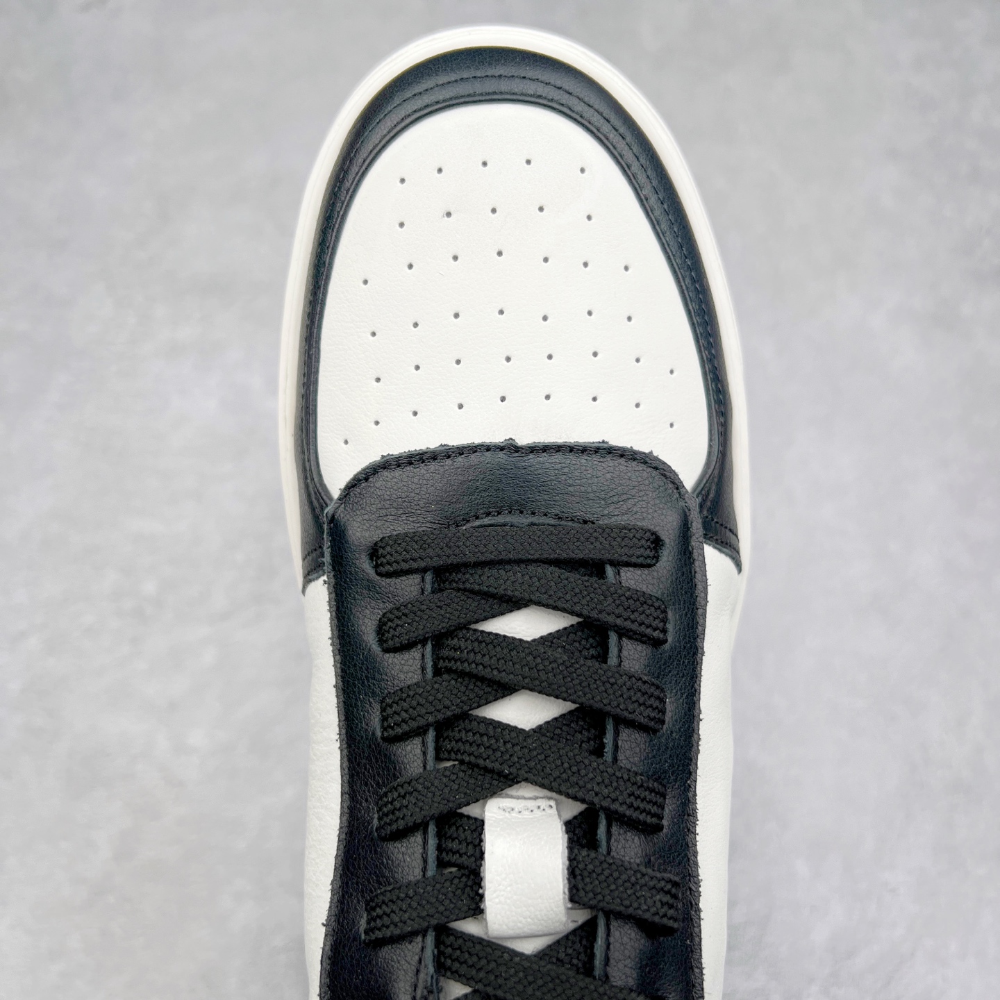 图片[4]-Louis vuitton Trainer Sneaker Low LV休闲运动文化百搭篮球板鞋 广东大厂品质 舒适轻泡大底和百搭性霸屏整个时尚娱乐圈，细节调整完美主义！鞋面采用进口头层小牛皮，独家开模轻泡大底， 侧边采用3D打印标志性Logo 尽显贵族时尚气息，台湾进口小牛皮挂皮内里，配带正品全套包装 尺码：38 39 40 41 42 43 44-选品中心