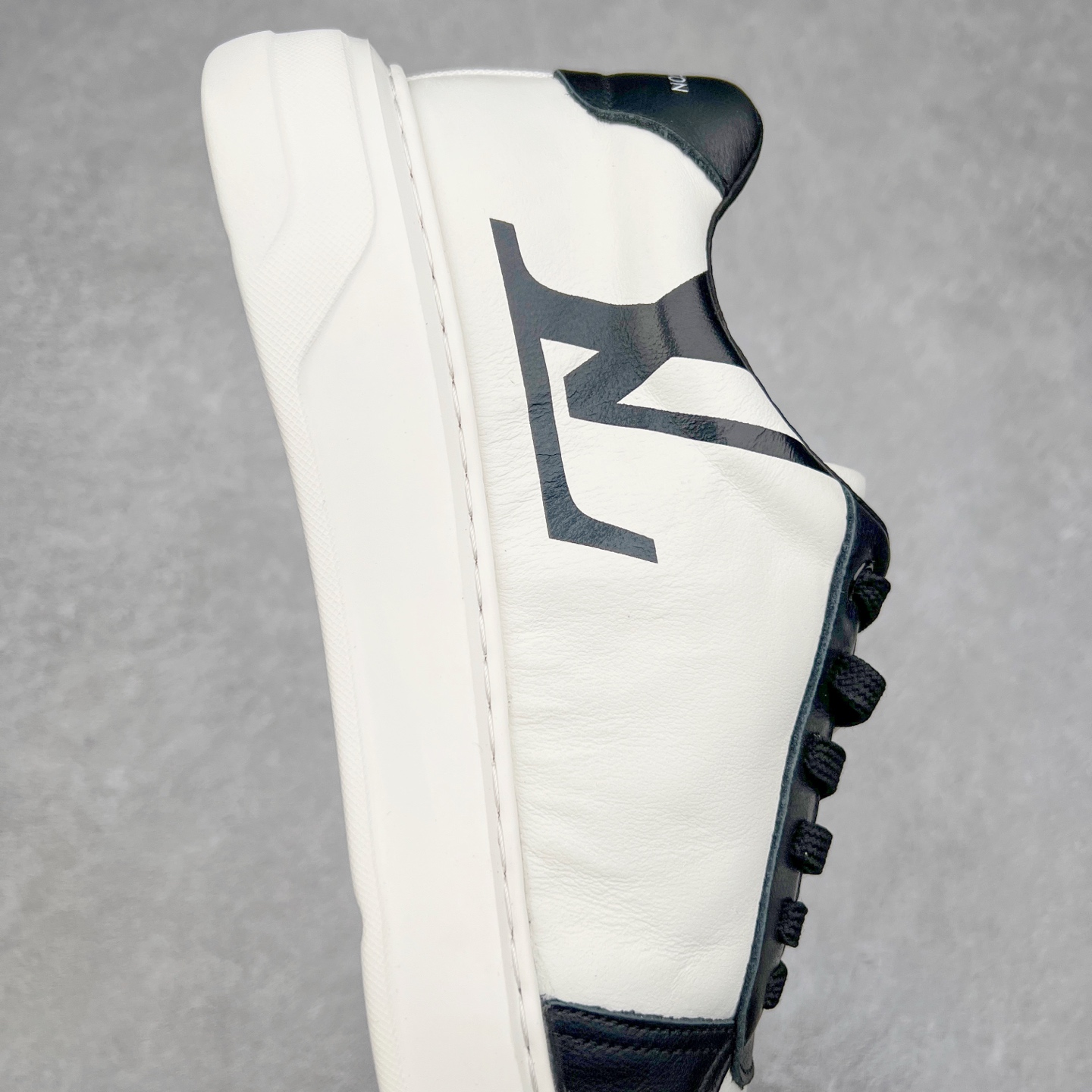 图片[6]-Louis vuitton Trainer Sneaker Low LV休闲运动文化百搭篮球板鞋 广东大厂品质 舒适轻泡大底和百搭性霸屏整个时尚娱乐圈，细节调整完美主义！鞋面采用进口头层小牛皮，独家开模轻泡大底， 侧边采用3D打印标志性Logo 尽显贵族时尚气息，台湾进口小牛皮挂皮内里，配带正品全套包装 尺码：38 39 40 41 42 43 44-选品中心