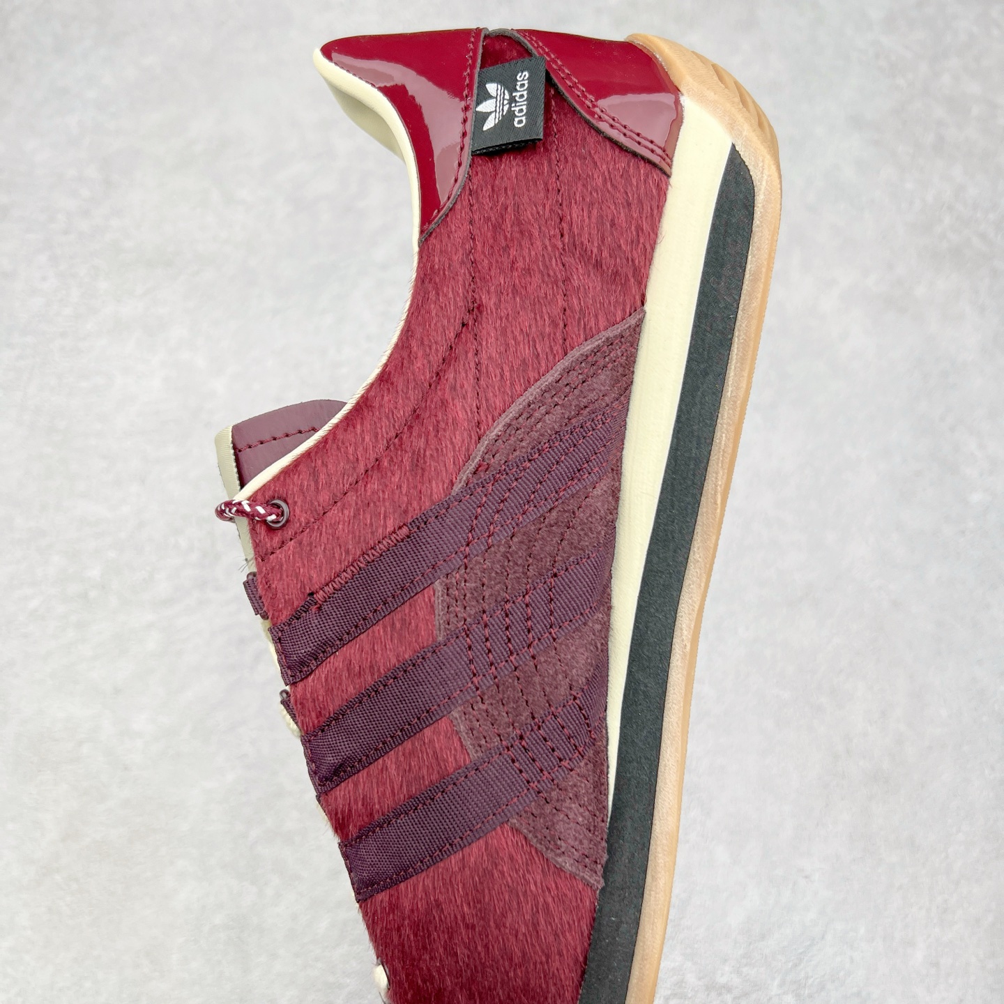 图片[7]-Song for the Mute x AD Originals SFTM-003 联名款复古慢跑鞋 Originals与时装品牌Song for the Mute即将迎来第三个合作系列 这个系列主打的也是怀旧的氛围 采用了Country OG这个诞生于上世纪70年代的鞋款 尼龙和绒面革的梦幻拼接 低调而富有质感 呈现SFTM一贯的面料美学 三款不同风格的配色 亮点十足的斑点鞋带 体现怀旧主义和前卫设计无缝交织 鞋款采用了低帮的造型 方便日常穿着 同时对于外底做了处理 皮革材质和尼龙布材质的组合也更具是时代感 尺码：36 36.5 37 38 38.5 39 40 40.5 41 42 42.5 43 44 44.5 45-选品中心