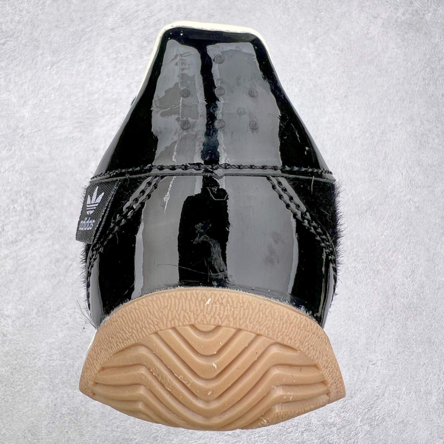 图片[8]-Song for the Mute x AD Originals SFTM-003 联名款复古慢跑鞋 Originals与时装品牌Song for the Mute即将迎来第三个合作系列 这个系列主打的也是怀旧的氛围 采用了Country OG这个诞生于上世纪70年代的鞋款 尼龙和绒面革的梦幻拼接 低调而富有质感 呈现SFTM一贯的面料美学 三款不同风格的配色 亮点十足的斑点鞋带 体现怀旧主义和前卫设计无缝交织 鞋款采用了低帮的造型 方便日常穿着 同时对于外底做了处理 皮革材质和尼龙布材质的组合也更具是时代感 尺码：36 36.5 37 38 38.5 39 40 40.5 41 42 42.5 43 44 44.5 45-选品中心