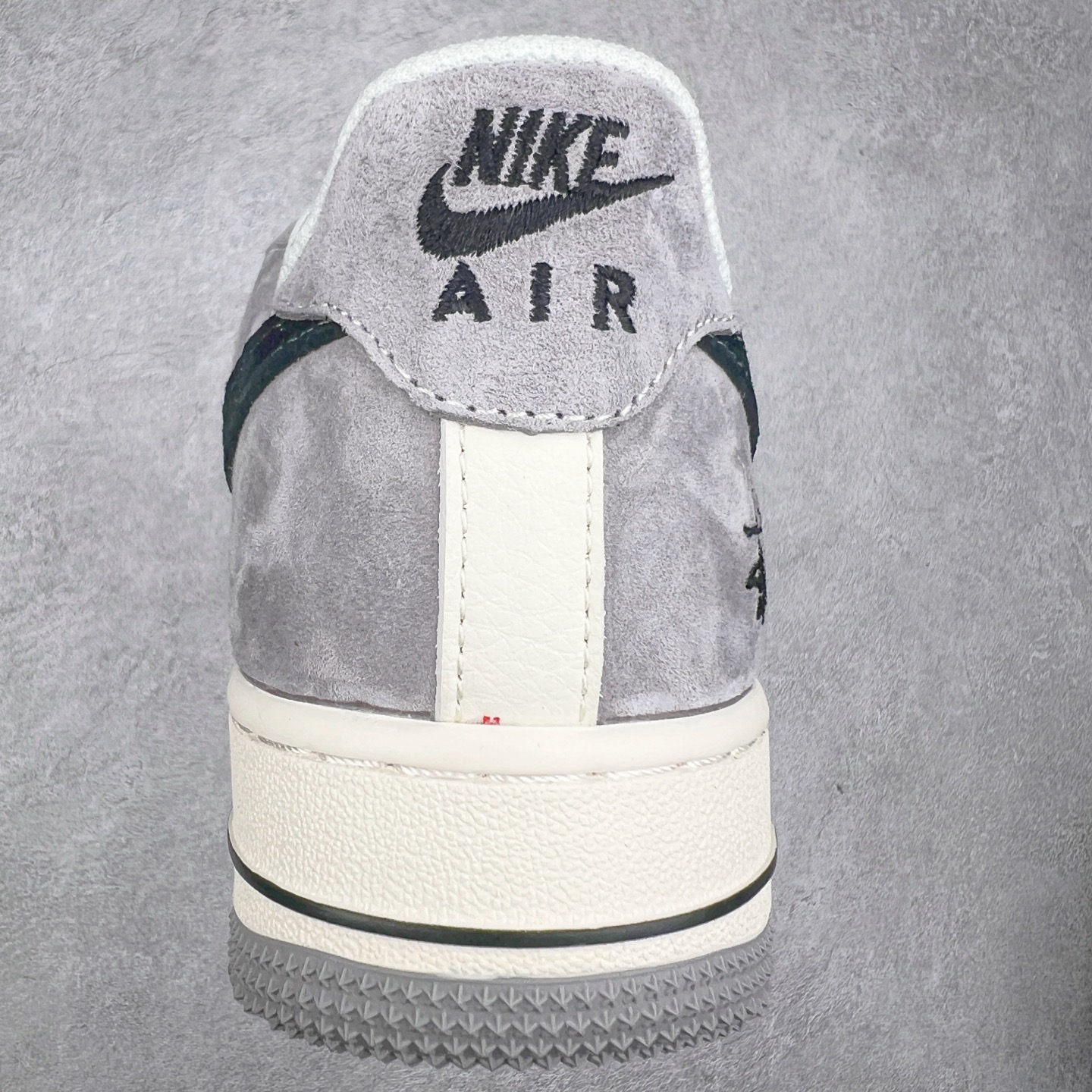 图片[8]-NK Air Force 1´07 Low 空军一号低帮百搭休闲运动板鞋 XZ6188-363 柔软、弹性十足的缓震性能和出色的中底设计 横跨复古与现代的外型结合 造就出风靡全球 三十多年的Force 1 直到今天还深受青睐 尺码：36 36.5 37.5 38 38.5 39 40 40.5 41 42 42.5 43 44 44.5 45-选品中心