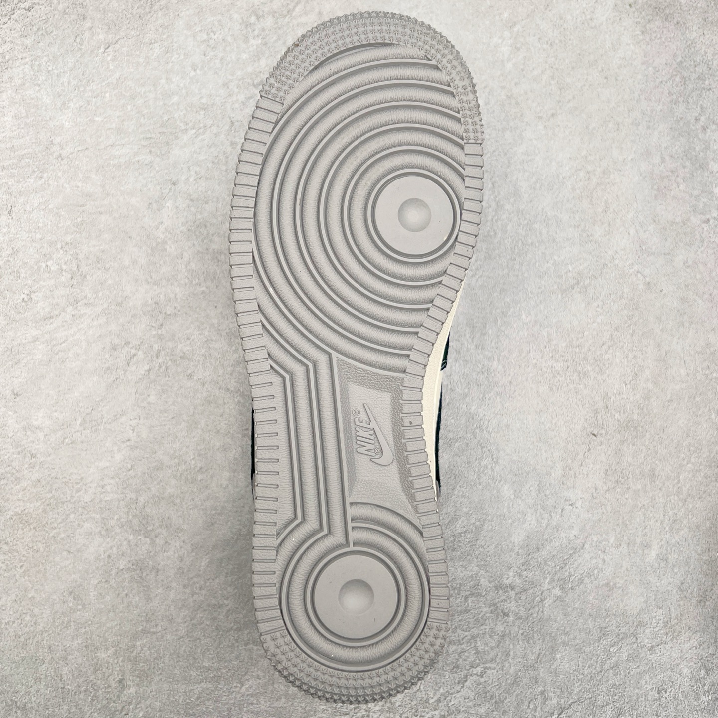 图片[9]-NK Air Force 1´07 Low 空军一号低帮百搭休闲运动板鞋 XZ6188-363 柔软、弹性十足的缓震性能和出色的中底设计 横跨复古与现代的外型结合 造就出风靡全球 三十多年的Force 1 直到今天还深受青睐 尺码：36 36.5 37.5 38 38.5 39 40 40.5 41 42 42.5 43 44 44.5 45-选品中心