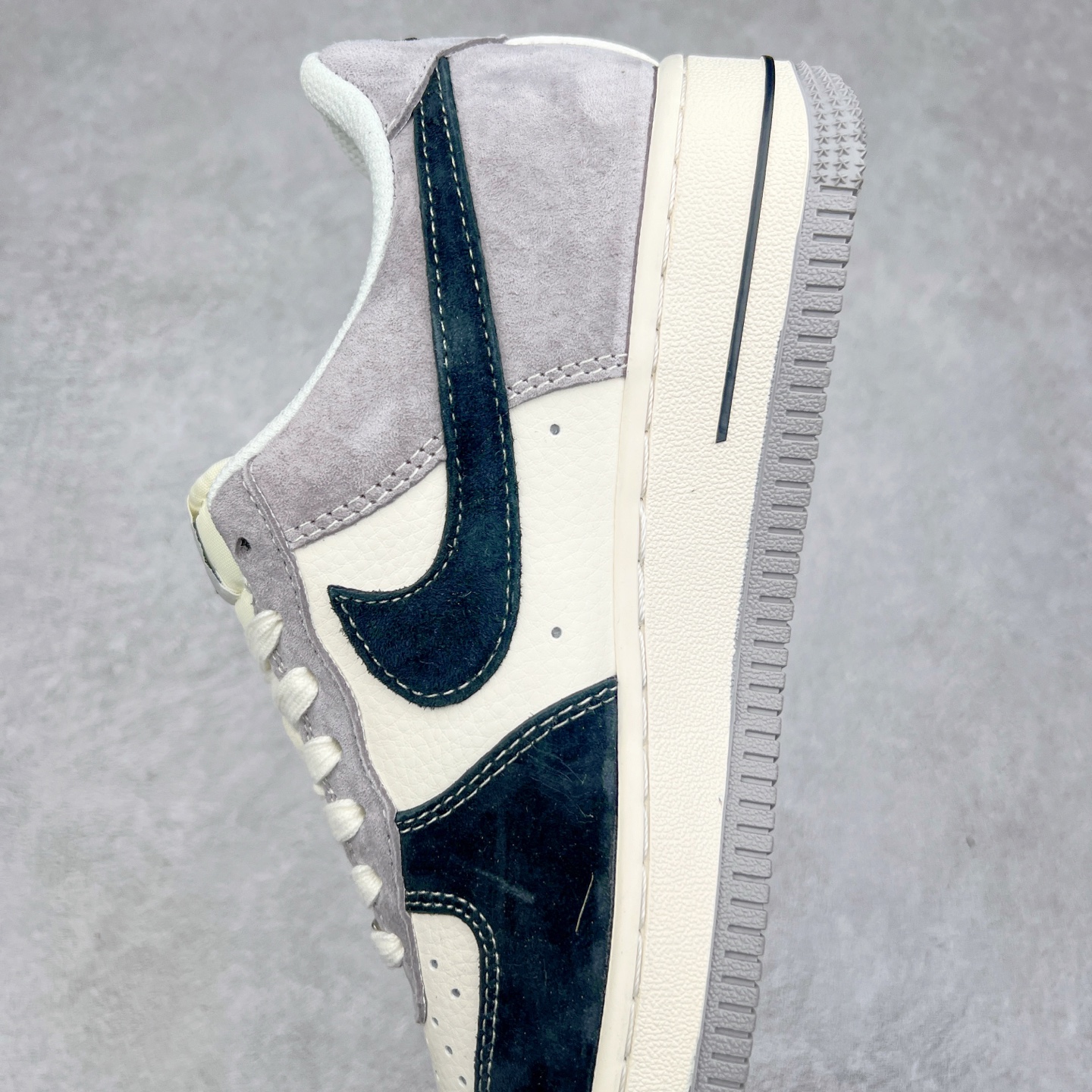 图片[7]-NK Air Force 1´07 Low 空军一号低帮百搭休闲运动板鞋 XZ6188-363 柔软、弹性十足的缓震性能和出色的中底设计 横跨复古与现代的外型结合 造就出风靡全球 三十多年的Force 1 直到今天还深受青睐 尺码：36 36.5 37.5 38 38.5 39 40 40.5 41 42 42.5 43 44 44.5 45-选品中心