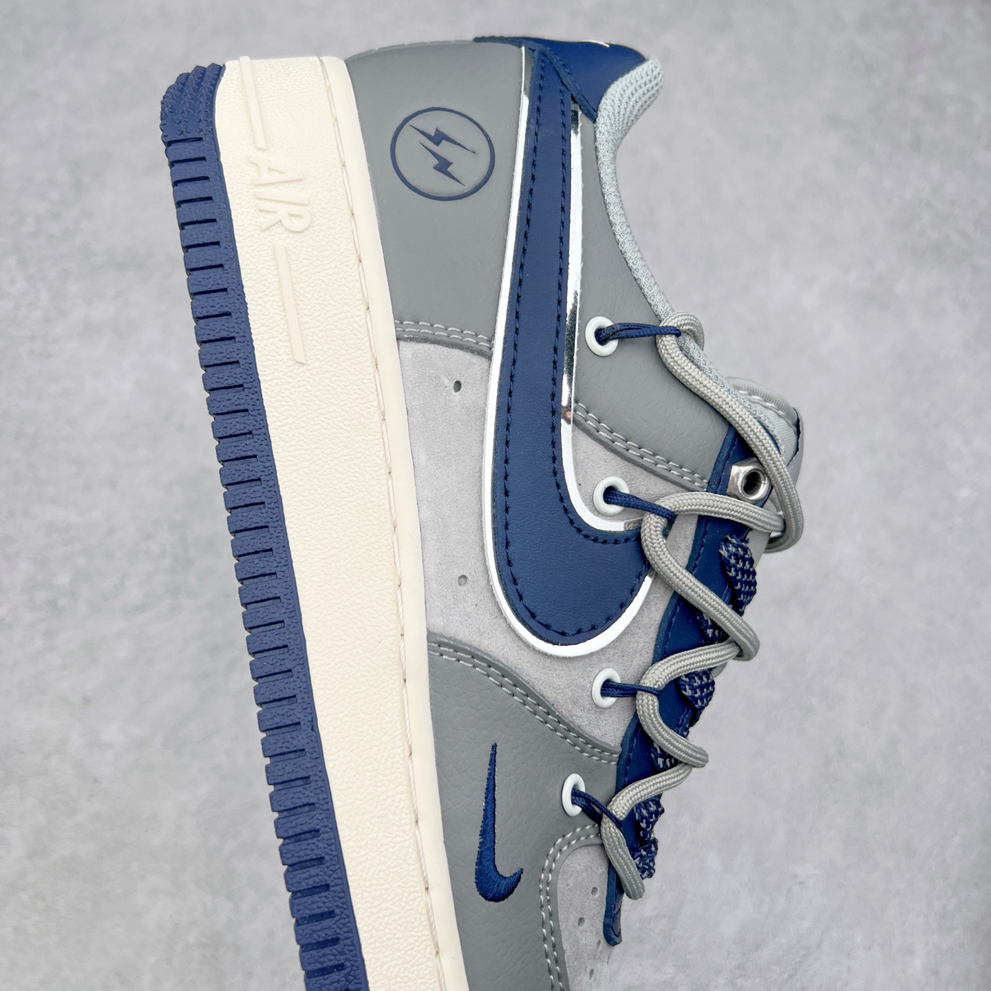 图片[6]-NK Air Force 1´07 Low 空军一号低帮百搭休闲运动板鞋 SJ1198-111 柔软、弹性十足的缓震性能和出色的中底设计 横跨复古与现代的外型结合 造就出风靡全球 三十多年的Force 1 直到今天还深受青睐 尺码：36 36.5 37.5 38 38.5 39 40 40.5 41 42 42.5 43 44 44.5 45-选品中心