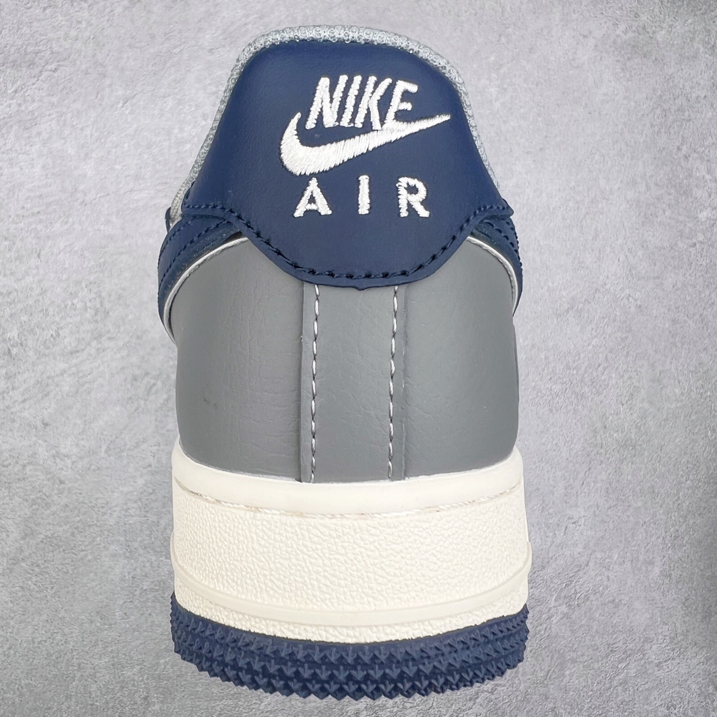 图片[8]-NK Air Force 1´07 Low 空军一号低帮百搭休闲运动板鞋 SJ1198-111 柔软、弹性十足的缓震性能和出色的中底设计 横跨复古与现代的外型结合 造就出风靡全球 三十多年的Force 1 直到今天还深受青睐 尺码：36 36.5 37.5 38 38.5 39 40 40.5 41 42 42.5 43 44 44.5 45-选品中心