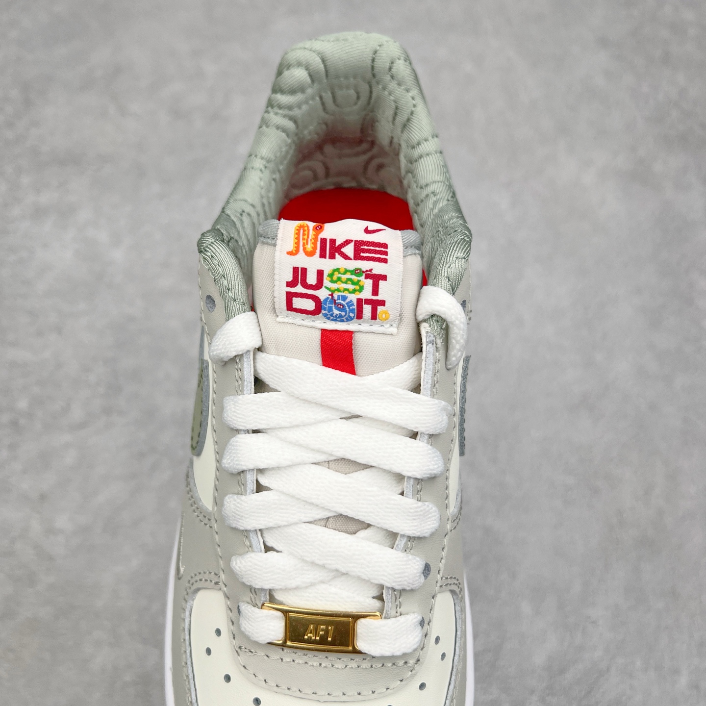 图片[5]-NK Air Force 1´07 Low 空军一号低帮百搭休闲运动板鞋 柔软、弹性十足的缓震性能和出色的中底设计 横跨复古与现代的外型结合 造就出风靡全球 三十多年的Force 1 直到今天还深受青睐 尺码：36 36.5 37.5 38 38.5 39 40 40.5 41 42 42.5 43 44 44.5 45-选品中心