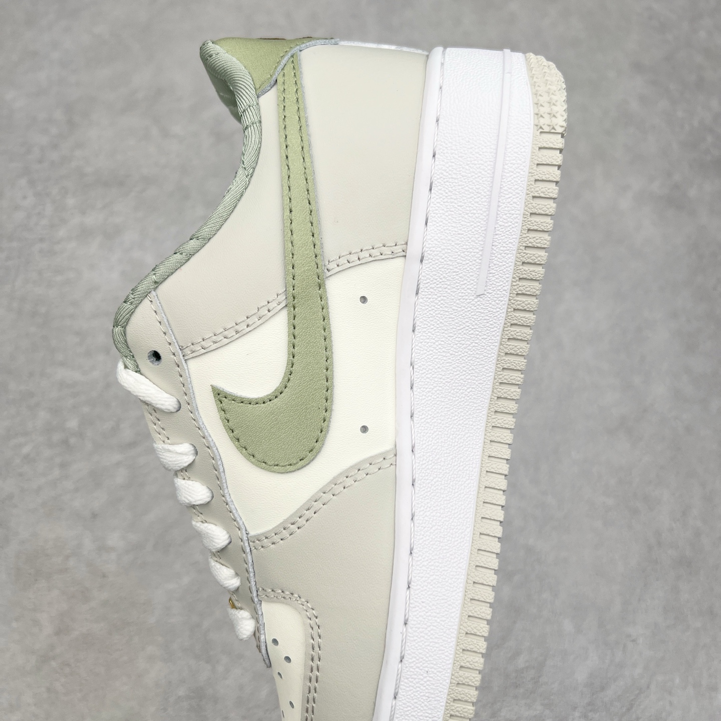 图片[7]-NK Air Force 1´07 Low 空军一号低帮百搭休闲运动板鞋 柔软、弹性十足的缓震性能和出色的中底设计 横跨复古与现代的外型结合 造就出风靡全球 三十多年的Force 1 直到今天还深受青睐 尺码：36 36.5 37.5 38 38.5 39 40 40.5 41 42 42.5 43 44 44.5 45-选品中心