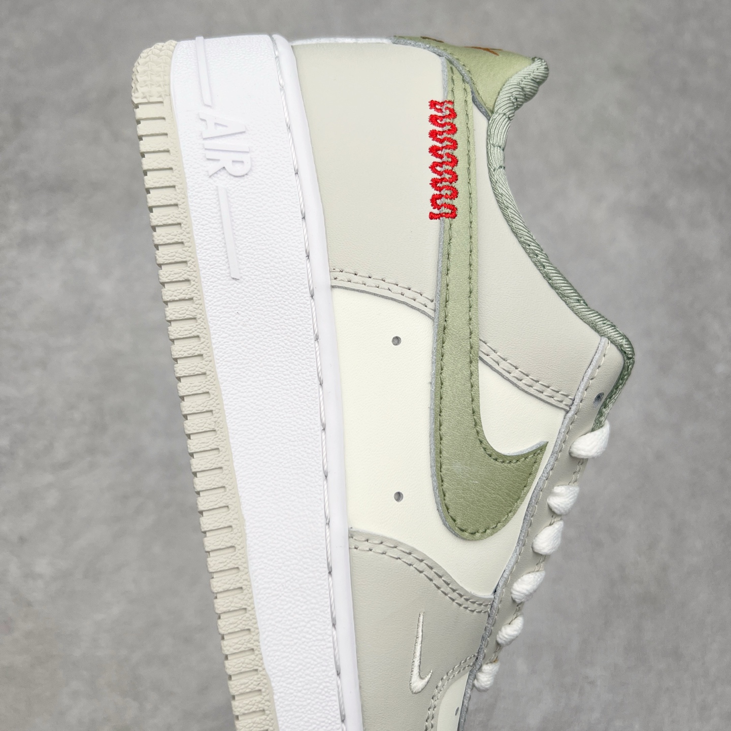 图片[6]-NK Air Force 1´07 Low 空军一号低帮百搭休闲运动板鞋 柔软、弹性十足的缓震性能和出色的中底设计 横跨复古与现代的外型结合 造就出风靡全球 三十多年的Force 1 直到今天还深受青睐 尺码：36 36.5 37.5 38 38.5 39 40 40.5 41 42 42.5 43 44 44.5 45-选品中心