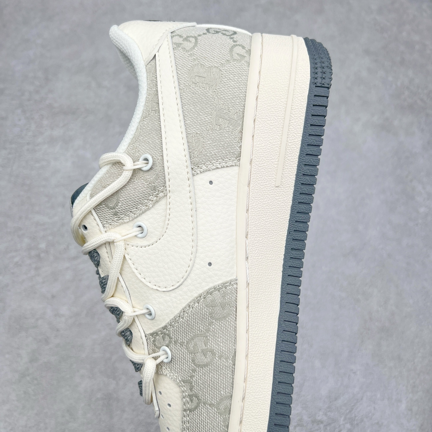 图片[7]-NK Air Force 1´07 Low 空军一号低帮百搭休闲运动板鞋 SJ1198-105 柔软、弹性十足的缓震性能和出色的中底设计 横跨复古与现代的外型结合 造就出风靡全球 三十多年的Force 1 直到今天还深受青睐 尺码：36 36.5 37.5 38 38.5 39 40 40.5 41 42 42.5 43 44 44.5 45-选品中心