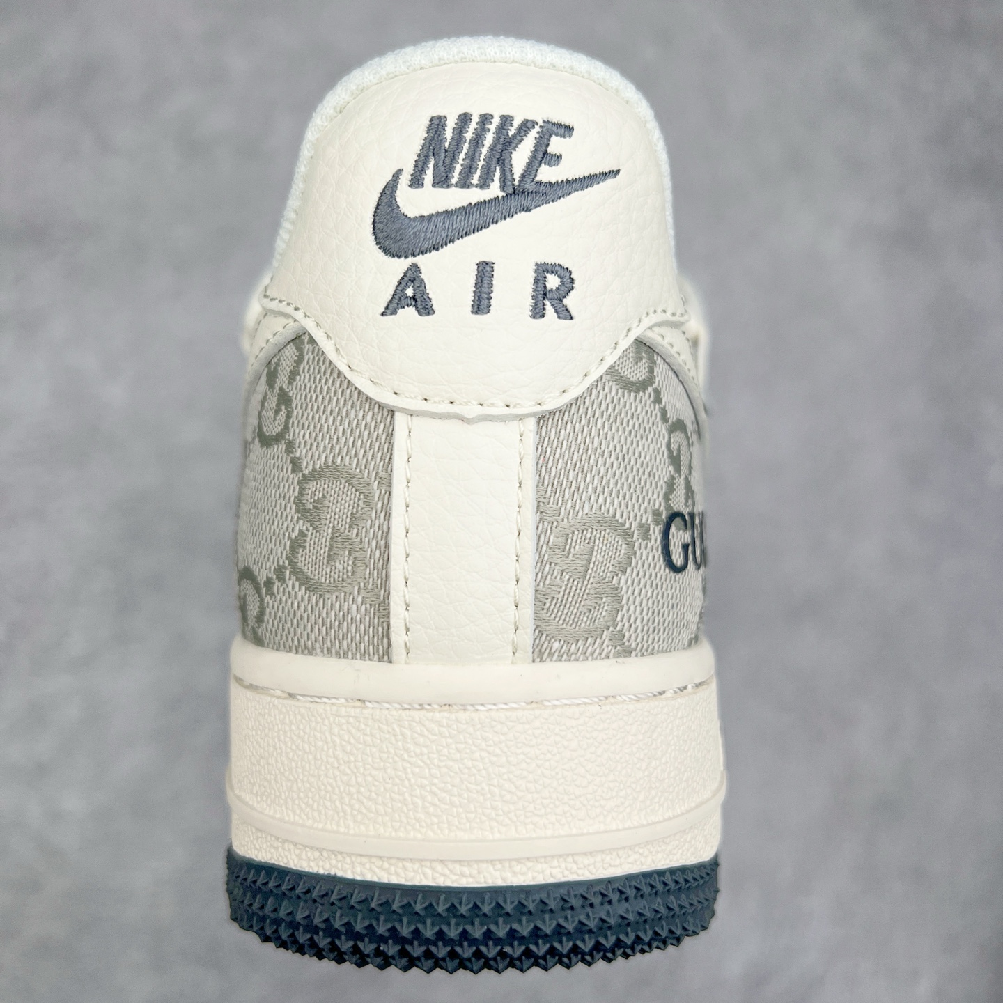 图片[8]-NK Air Force 1´07 Low 空军一号低帮百搭休闲运动板鞋 SJ1198-105 柔软、弹性十足的缓震性能和出色的中底设计 横跨复古与现代的外型结合 造就出风靡全球 三十多年的Force 1 直到今天还深受青睐 尺码：36 36.5 37.5 38 38.5 39 40 40.5 41 42 42.5 43 44 44.5 45-选品中心