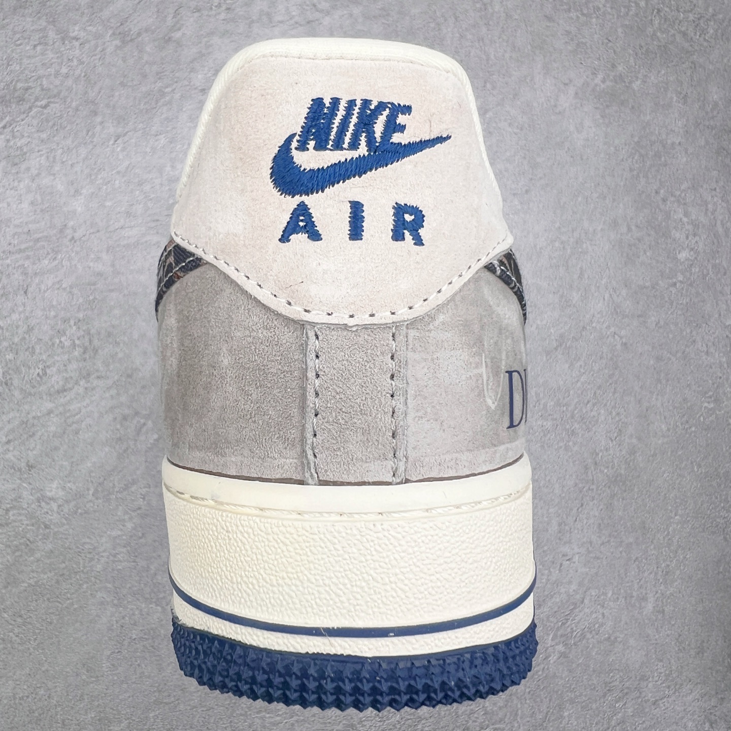 图片[8]-NK Air Force 1´07 Low 空军一号低帮百搭休闲运动板鞋 KK1988-044 柔软、弹性十足的缓震性能和出色的中底设计 横跨复古与现代的外型结合 造就出风靡全球 三十多年的Force 1 直到今天还深受青睐 尺码：36 36.5 37.5 38 38.5 39 40 40.5 41 42 42.5 43 44 44.5 45-选品中心