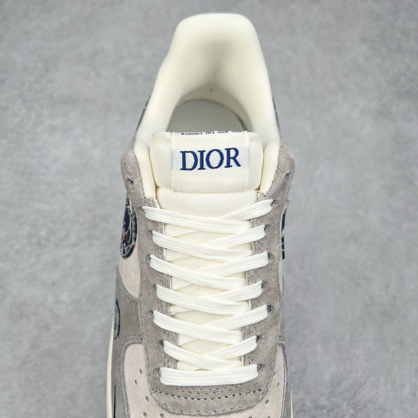 图片[5]-NK Air Force 1´07 Low 空军一号低帮百搭休闲运动板鞋 KK1988-044 柔软、弹性十足的缓震性能和出色的中底设计 横跨复古与现代的外型结合 造就出风靡全球 三十多年的Force 1 直到今天还深受青睐 尺码：36 36.5 37.5 38 38.5 39 40 40.5 41 42 42.5 43 44 44.5 45-选品中心