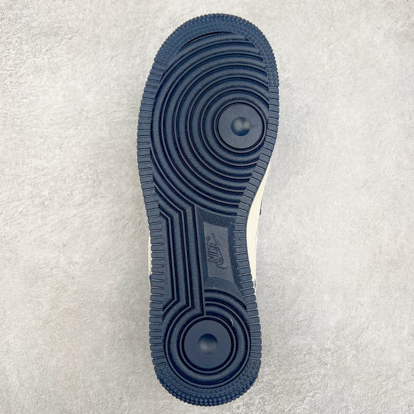 图片[9]-NK Air Force 1´07 Low 空军一号低帮百搭休闲运动板鞋 XZ6188-673 柔软、弹性十足的缓震性能和出色的中底设计 横跨复古与现代的外型结合 造就出风靡全球 三十多年的Force 1 直到今天还深受青睐 尺码：36 36.5 37.5 38 38.5 39 40 40.5 41 42 42.5 43 44 44.5 45-选品中心