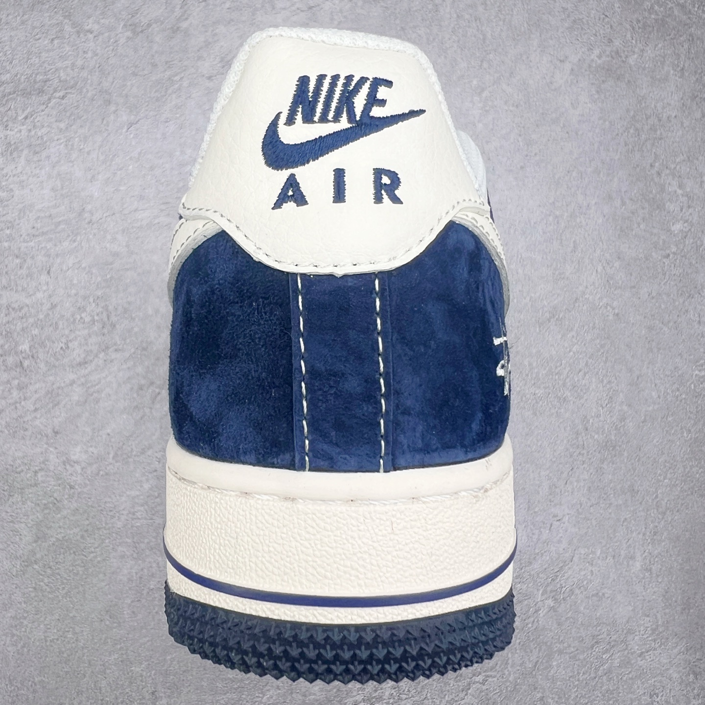 图片[8]-NK Air Force 1´07 Low 空军一号低帮百搭休闲运动板鞋 XZ6188-673 柔软、弹性十足的缓震性能和出色的中底设计 横跨复古与现代的外型结合 造就出风靡全球 三十多年的Force 1 直到今天还深受青睐 尺码：36 36.5 37.5 38 38.5 39 40 40.5 41 42 42.5 43 44 44.5 45-选品中心