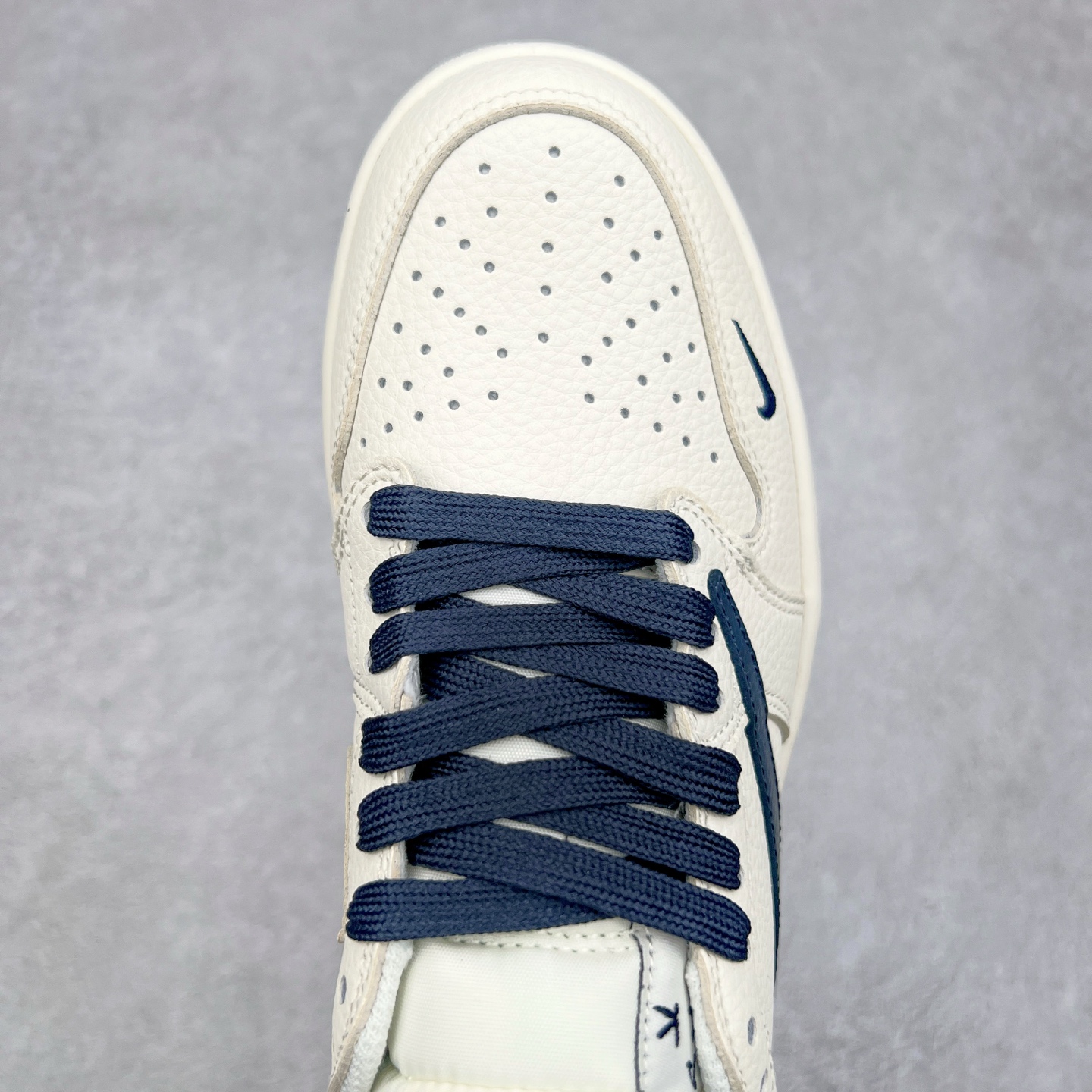 图片[4]-TS x Air Jordan AJ1 Low 倒钩低帮联名定制配色 DIY6188-003 原厂内置气垫魔块 A模大底 头层小牛皮 鞋舌AJ原厂专用牛津布+AJ专用反口珍珠布+原厂无杂质高弹内里海棉+特殊封边弹力鞋带 尺码：36 36.5 37.5 38 38.5 39 40 40.5 41 42 42.5 43 44 44.5 45 46 47.5-选品中心