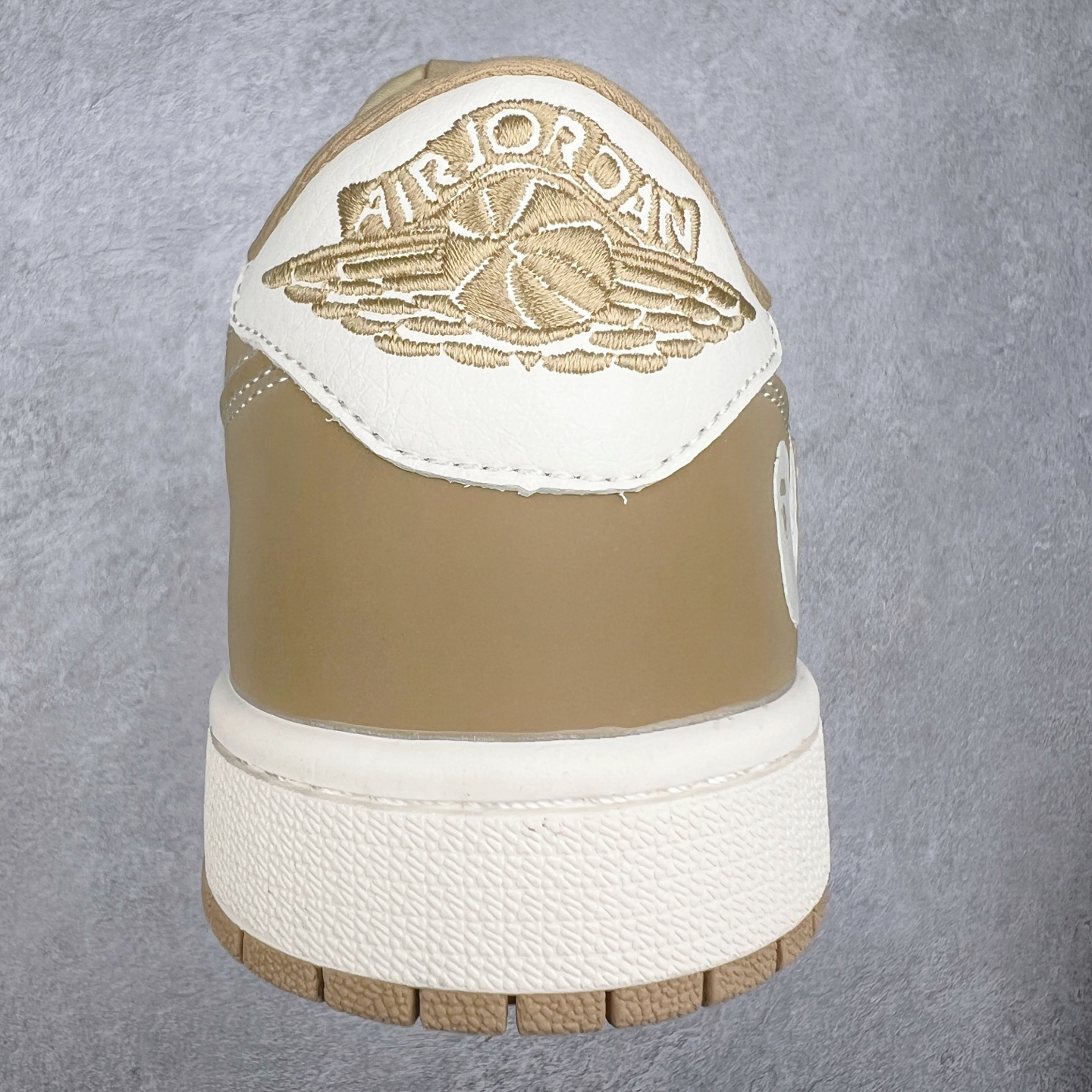 图片[8]-TS x Air Jordan AJ1 Low 倒钩低帮联名定制配色 DIY6188-003 原厂内置气垫魔块 A模大底 头层小牛皮 鞋舌AJ原厂专用牛津布+AJ专用反口珍珠布+原厂无杂质高弹内里海棉+特殊封边弹力鞋带 尺码：36 36.5 37.5 38 38.5 39 40 40.5 41 42 42.5 43 44 44.5 45 46 47.5-选品中心