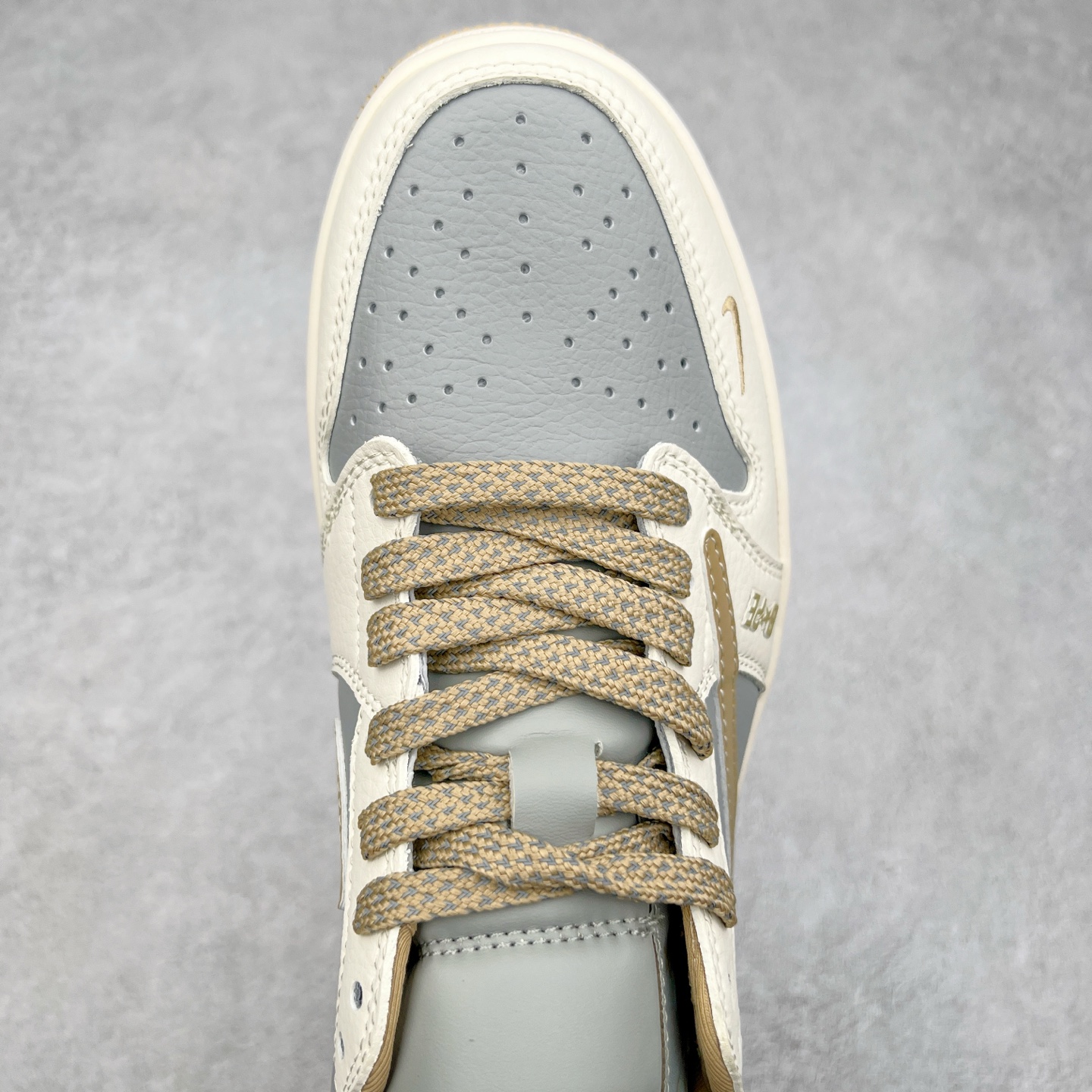 图片[4]-TS x Air Jordan AJ1 Low 倒钩低帮联名定制配色 DIY6188-003 原厂内置气垫魔块 A模大底 头层小牛皮 鞋舌AJ原厂专用牛津布+AJ专用反口珍珠布+原厂无杂质高弹内里海棉+特殊封边弹力鞋带 尺码：36 36.5 37.5 38 38.5 39 40 40.5 41 42 42.5 43 44 44.5 45 46 47.5-选品中心