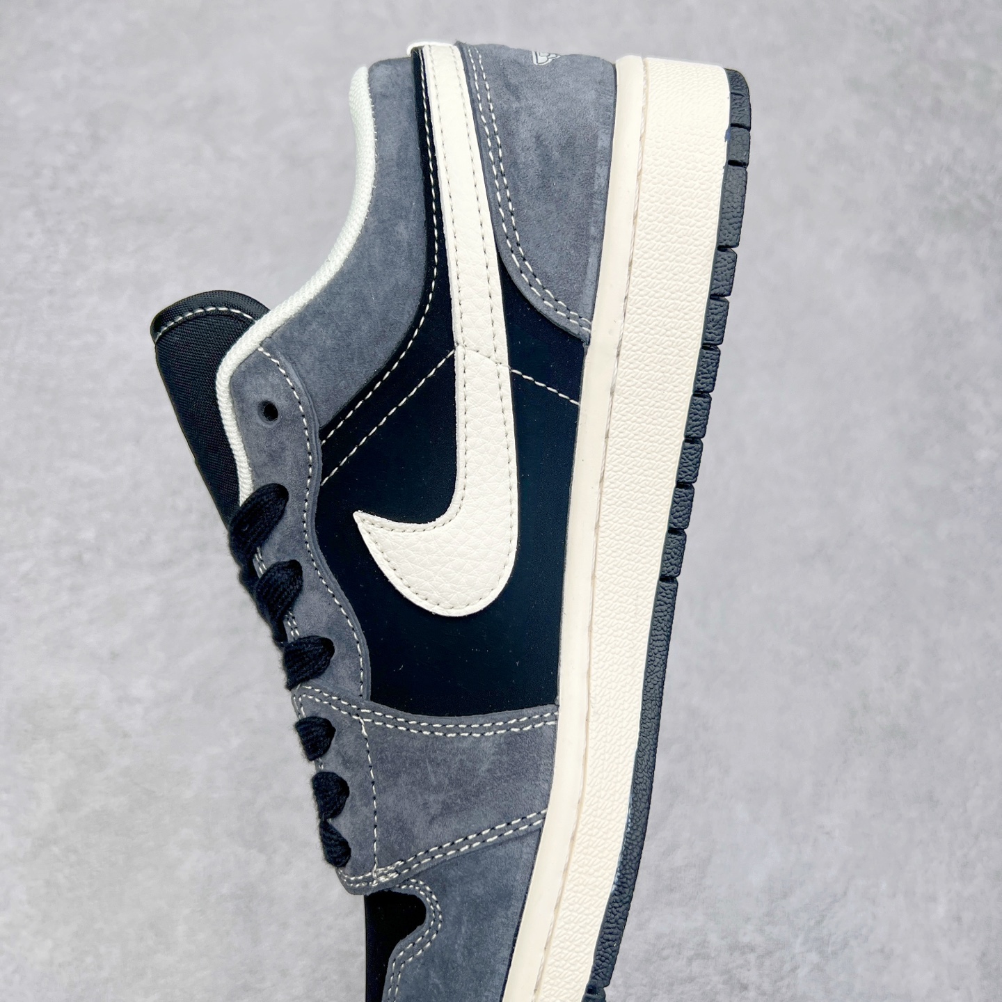 图片[7]-Air Jordan AJ1 Low 低帮定制 XX3318-510 原厂内置气垫魔块 A模大底 头层小牛皮 鞋舌AJ原厂专用牛津布+AJ专用反口珍珠布+原厂无杂质高弹内里海棉+特殊封边弹力鞋带 尺码：36 36.5 37.5 38 38.5 39 40 40.5 41 42 42.5 43 44 44.5 45 46 47.5-选品中心