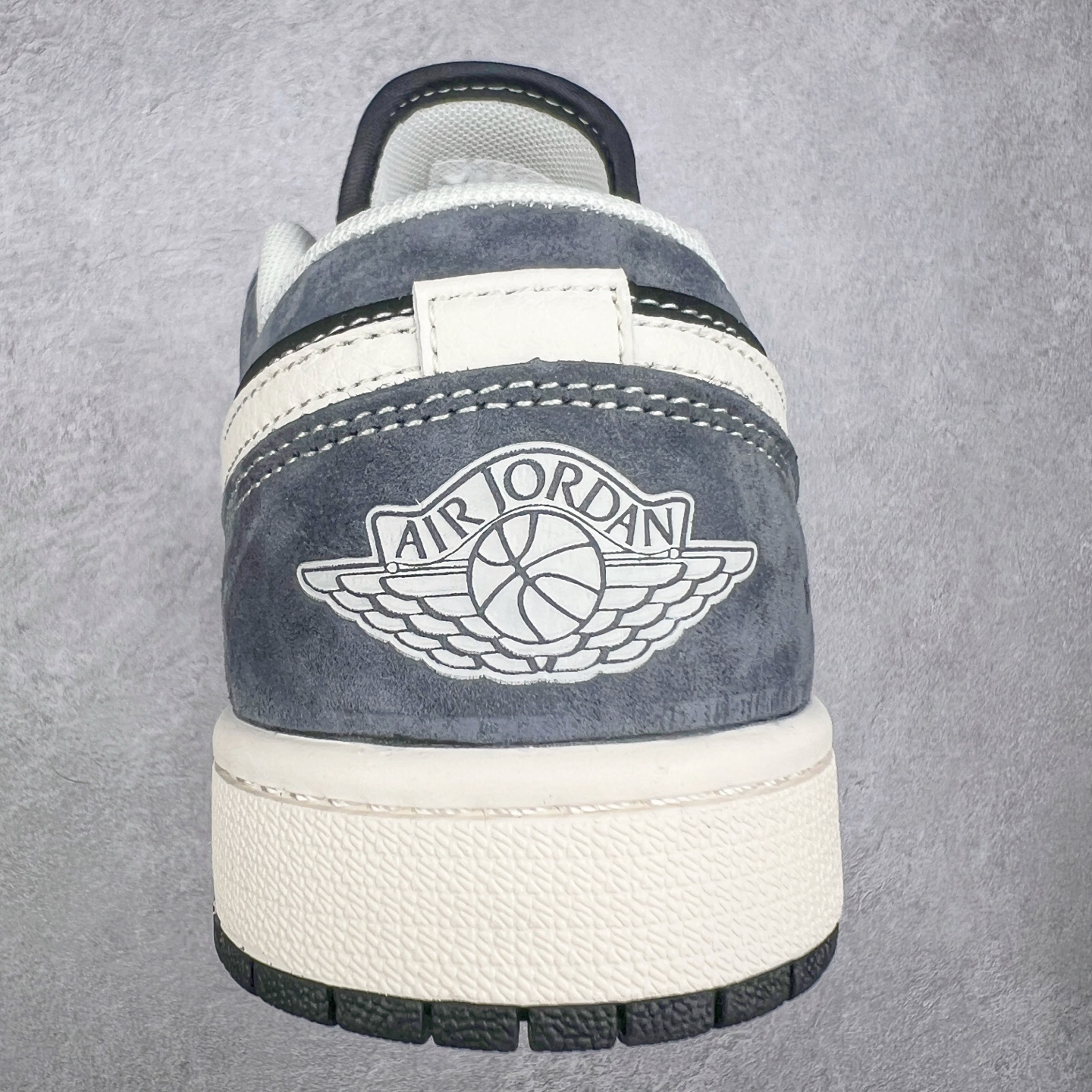 图片[8]-Air Jordan AJ1 Low 低帮定制 XX3318-510 原厂内置气垫魔块 A模大底 头层小牛皮 鞋舌AJ原厂专用牛津布+AJ专用反口珍珠布+原厂无杂质高弹内里海棉+特殊封边弹力鞋带 尺码：36 36.5 37.5 38 38.5 39 40 40.5 41 42 42.5 43 44 44.5 45 46 47.5-选品中心