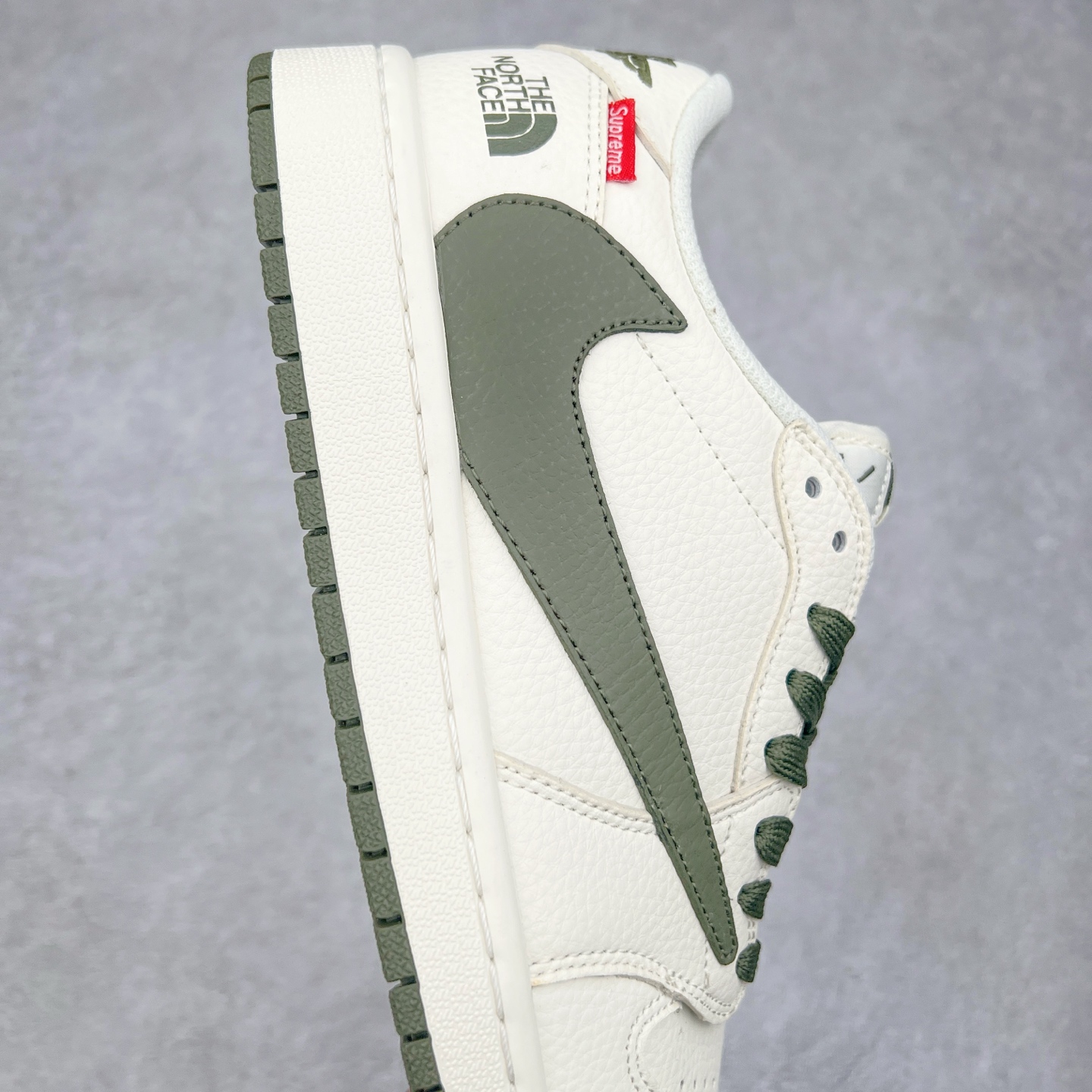 图片[6]-TS x Air Jordan AJ1 Low 倒钩低帮联名定制配色 DIY6188-005 原厂内置气垫魔块 A模大底 头层小牛皮 鞋舌AJ原厂专用牛津布+AJ专用反口珍珠布+原厂无杂质高弹内里海棉+特殊封边弹力鞋带 尺码：36 36.5 37.5 38 38.5 39 40 40.5 41 42 42.5 43 44 44.5 45 46 47.5-选品中心